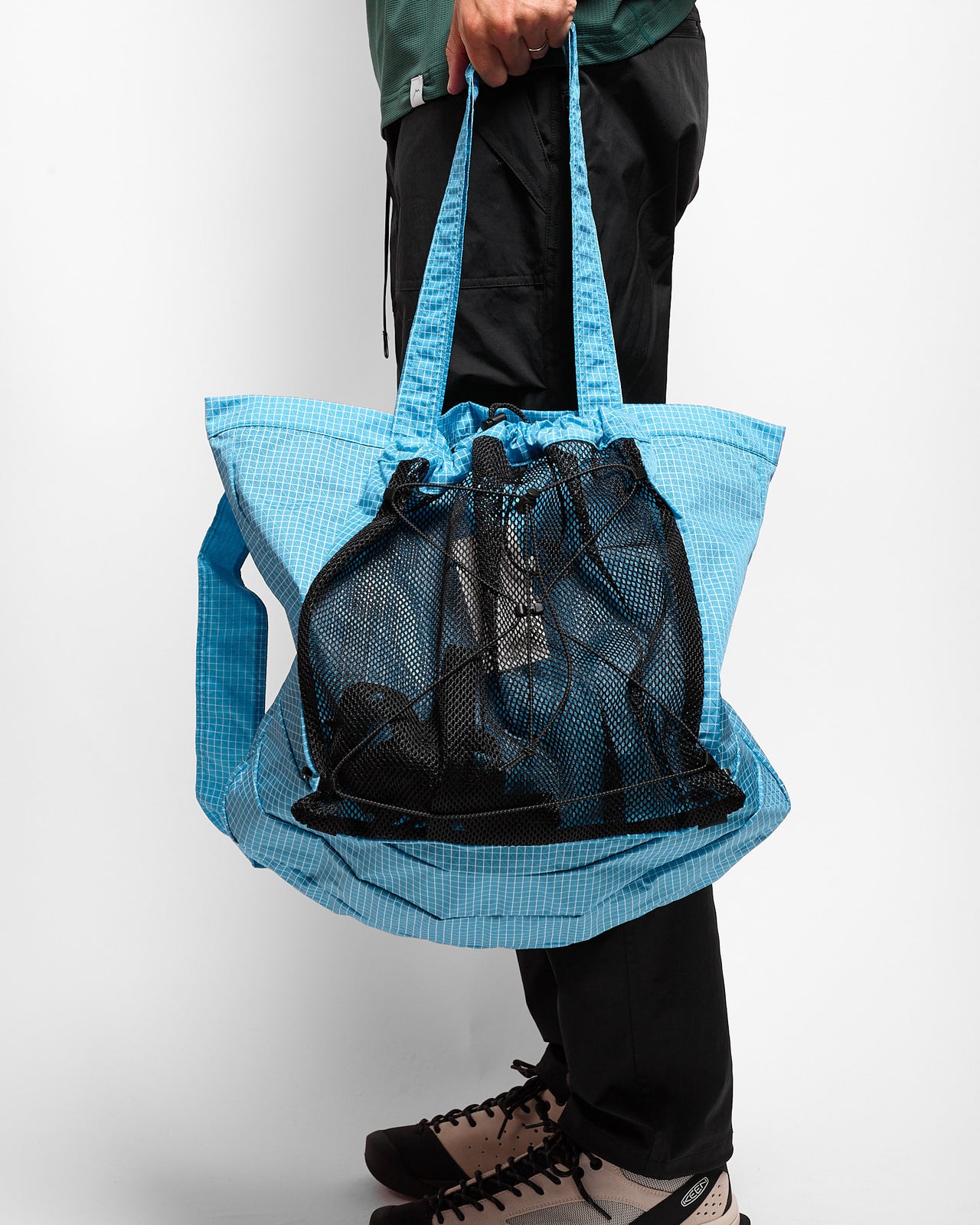 Trail Tote Grid in Blue