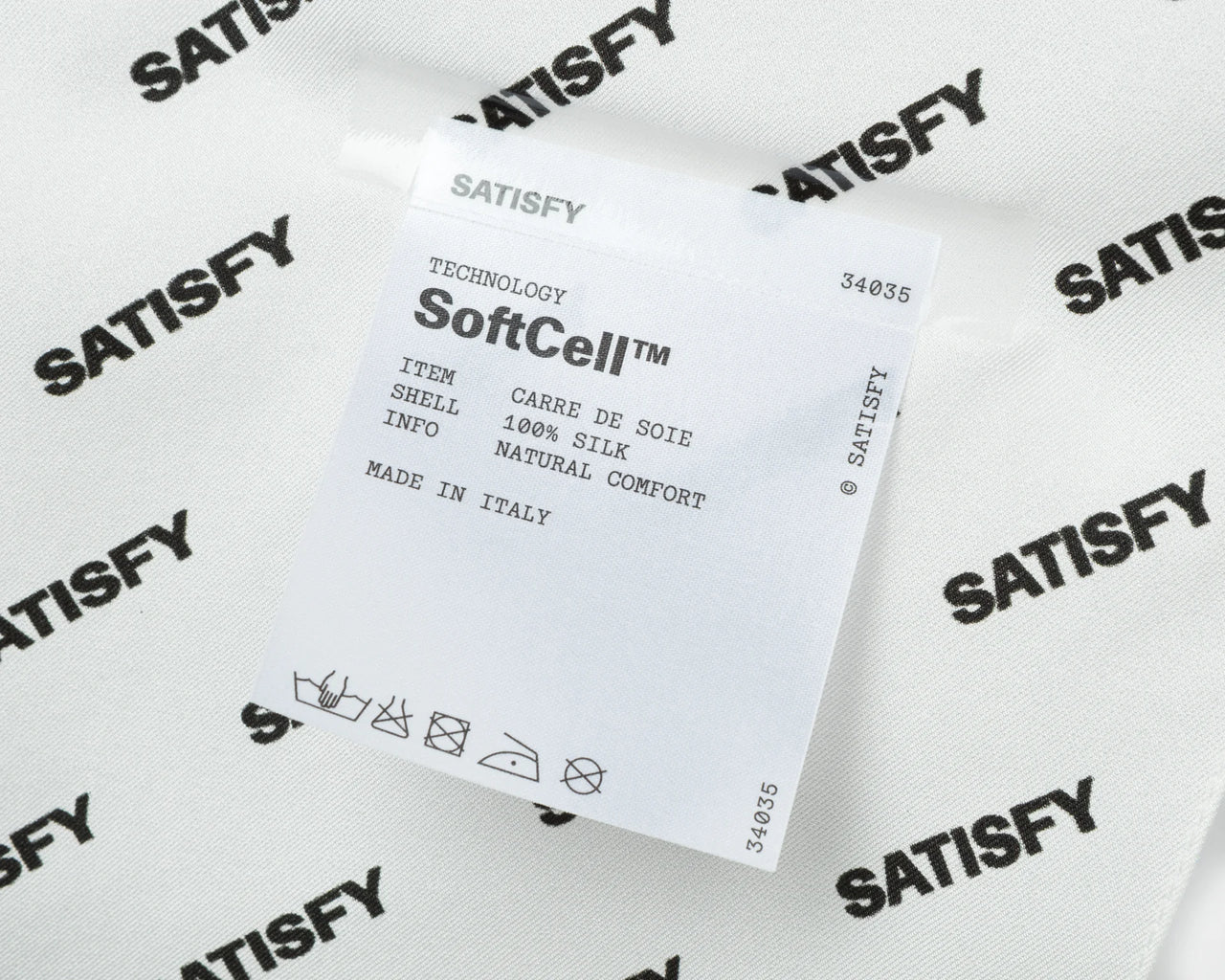 SoftCell™ Carré de soie Bandana in White Down