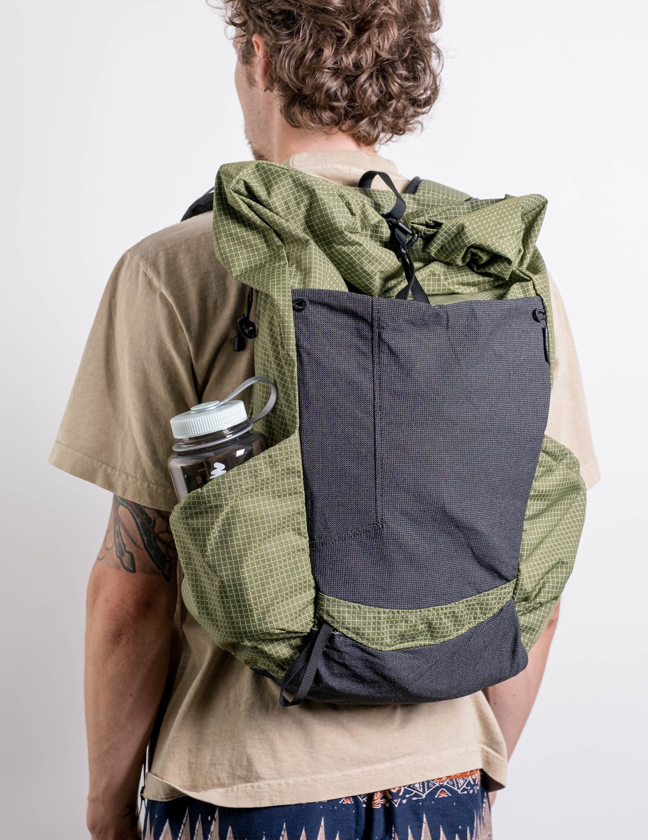 Desert Pack w/Pad + Sleeve in Pine Gridstop/Black Mesh