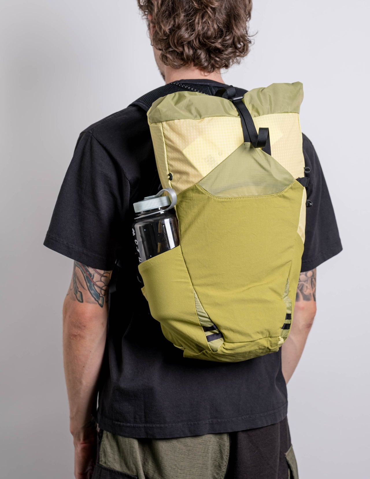 The Joey Pack in Daisy Gridstop/Lichen Mesh