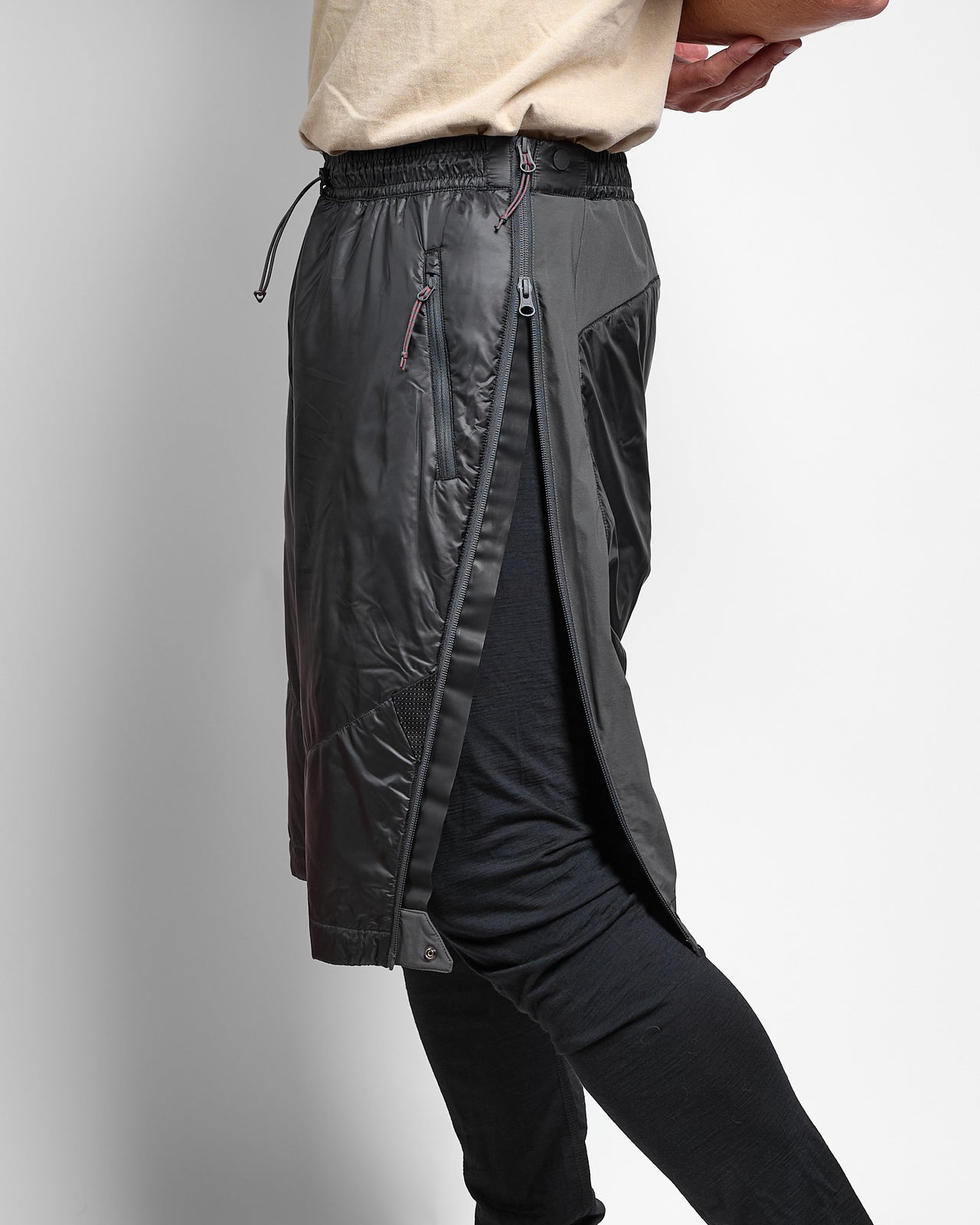 Lovar Shorts in Raven