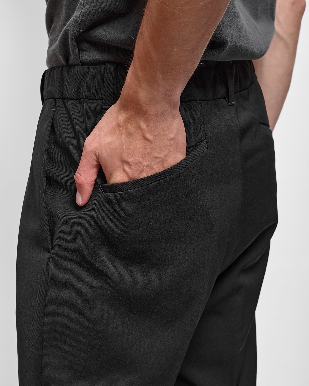 One Tuck Straight Pants in Black