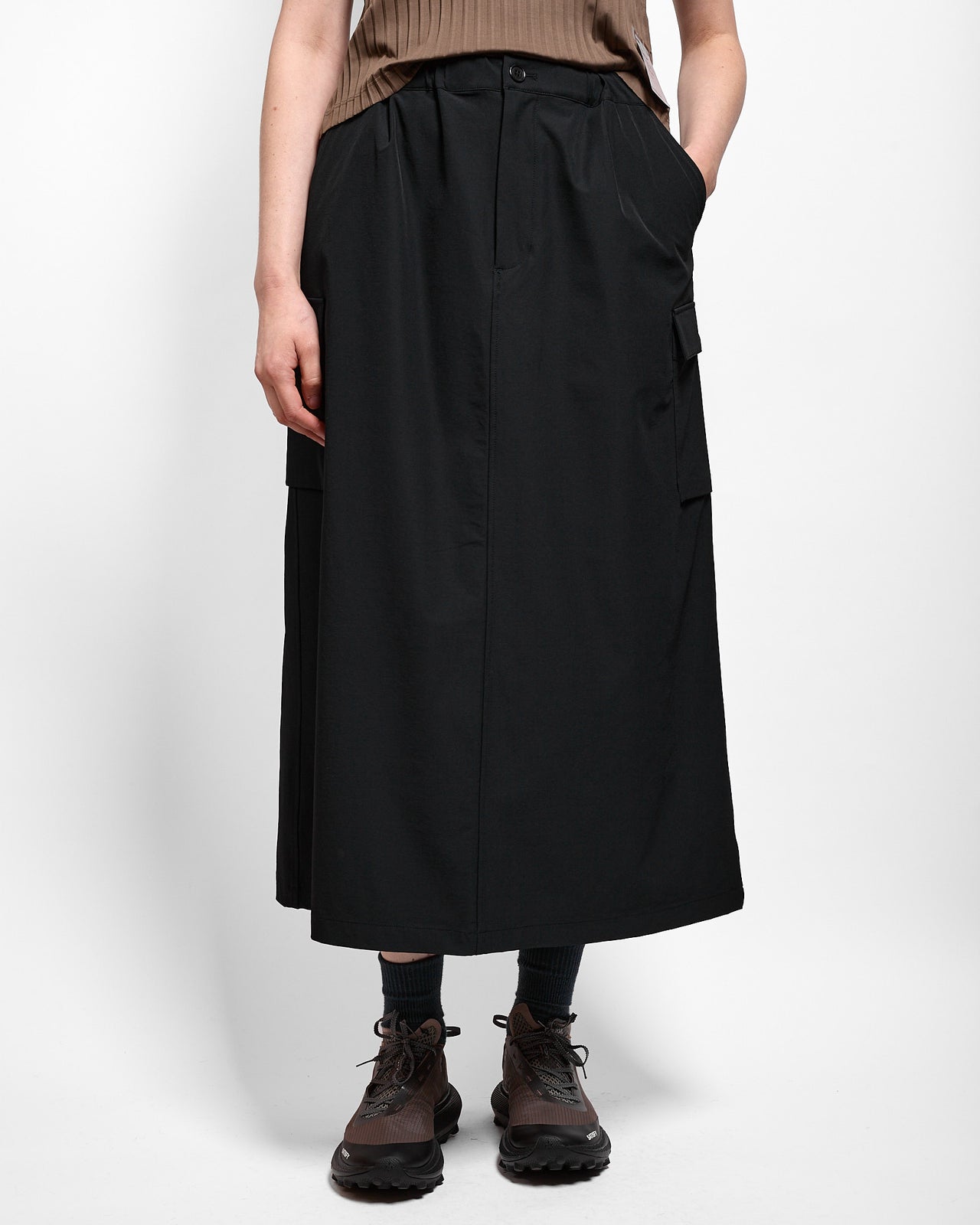 Water-Repellent Stretch Skirt in Black
