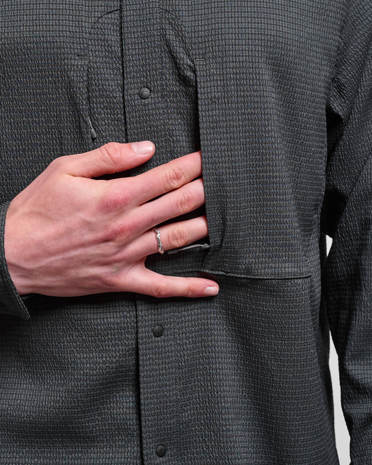 Flow Seersucker Shirt in Charcoal