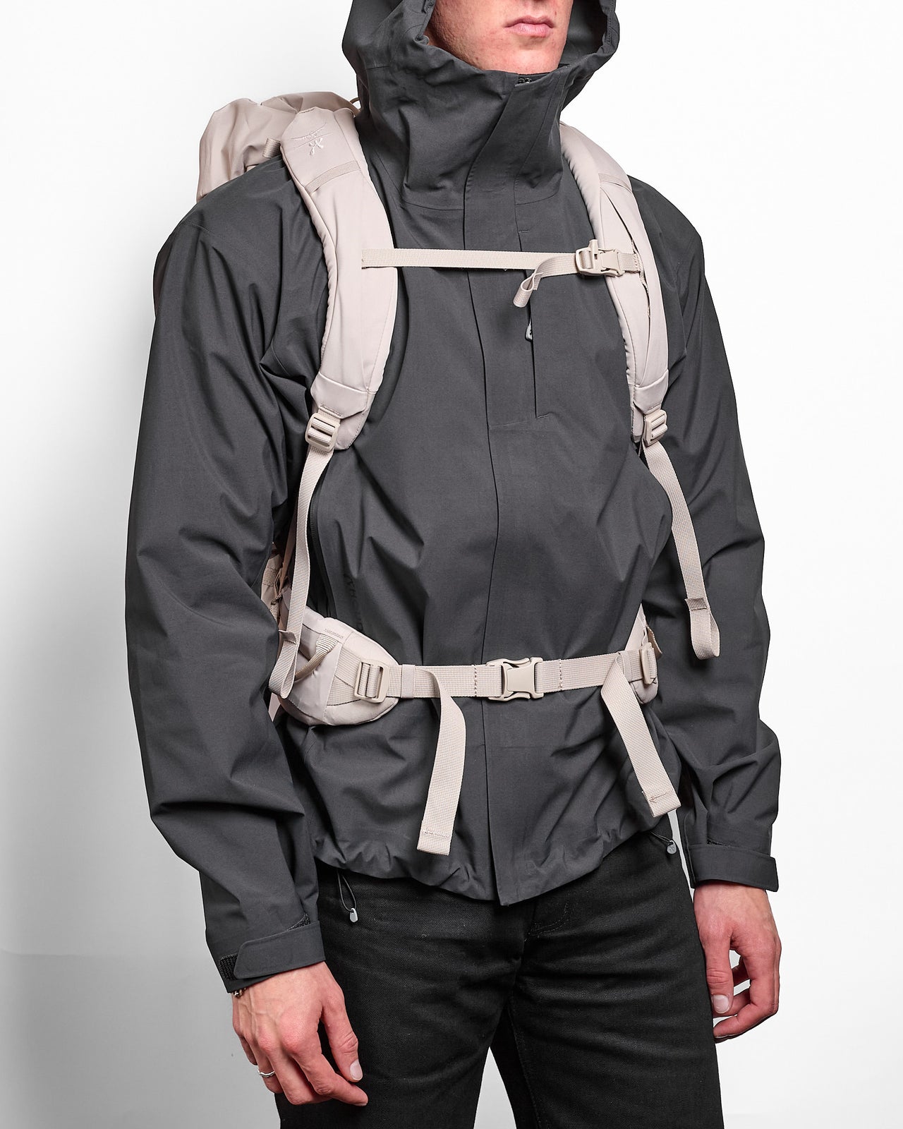 Osprey x Houdini Allt 30L Pack in Sandstorm