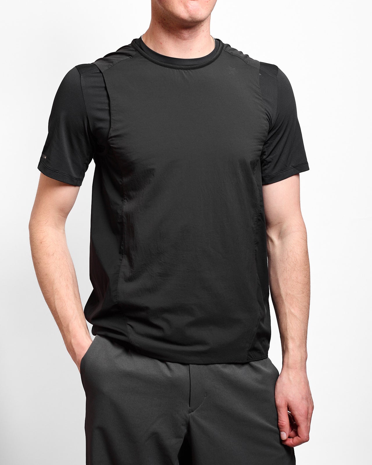 Kel Light Vest in Black