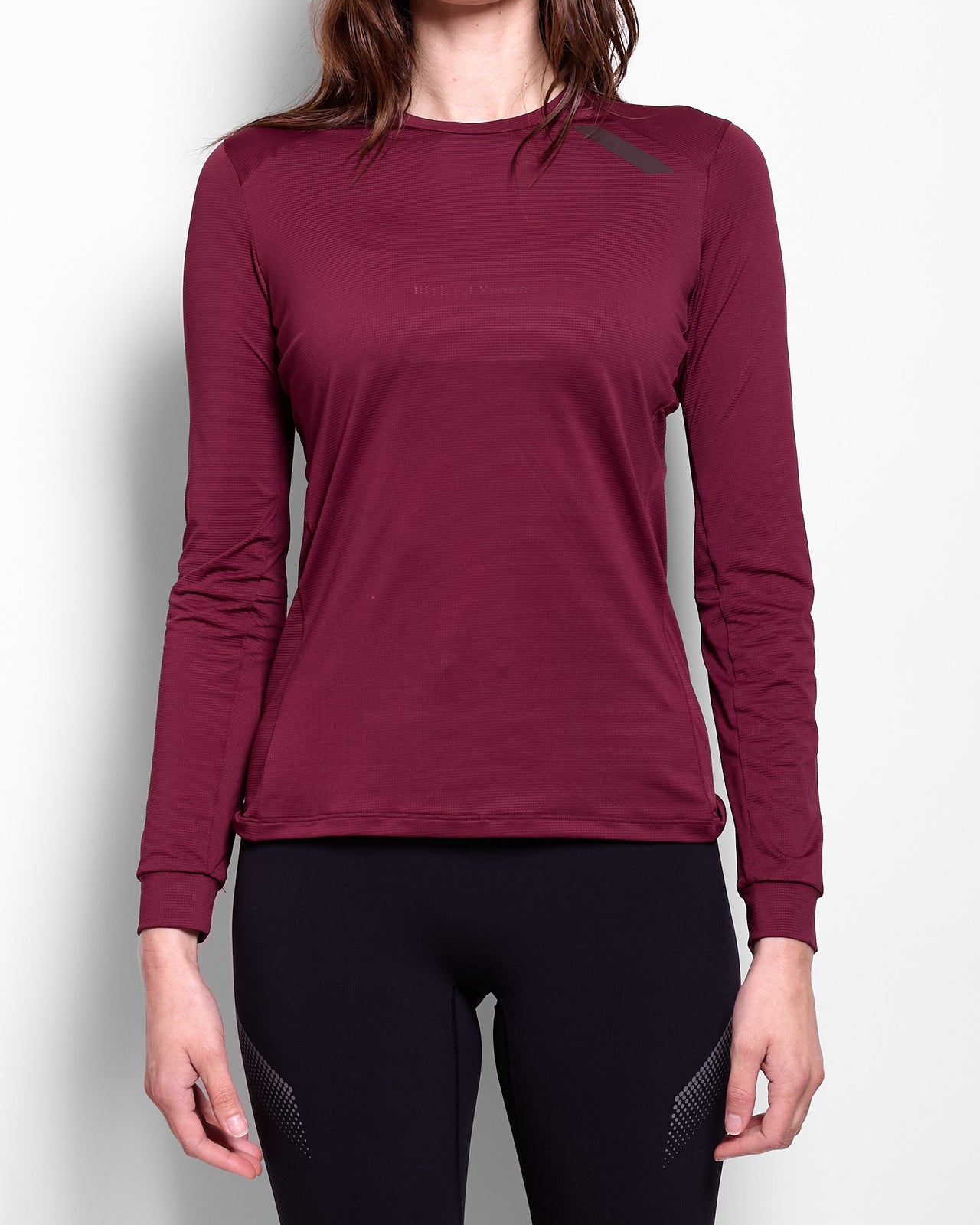W's Long Sleeve Tech T in Windsor Wine