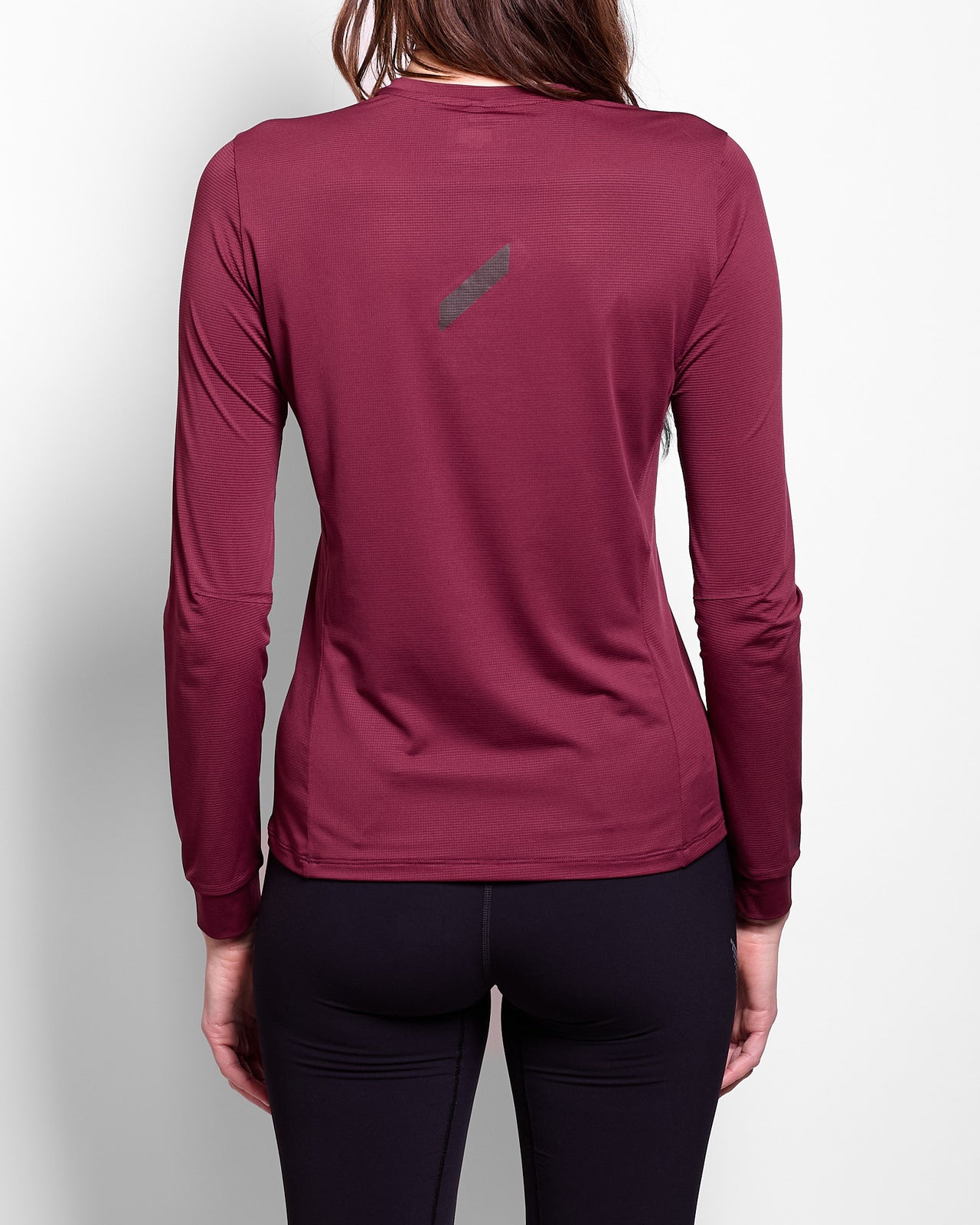 W's Long Sleeve Tech T in Windsor Wine
