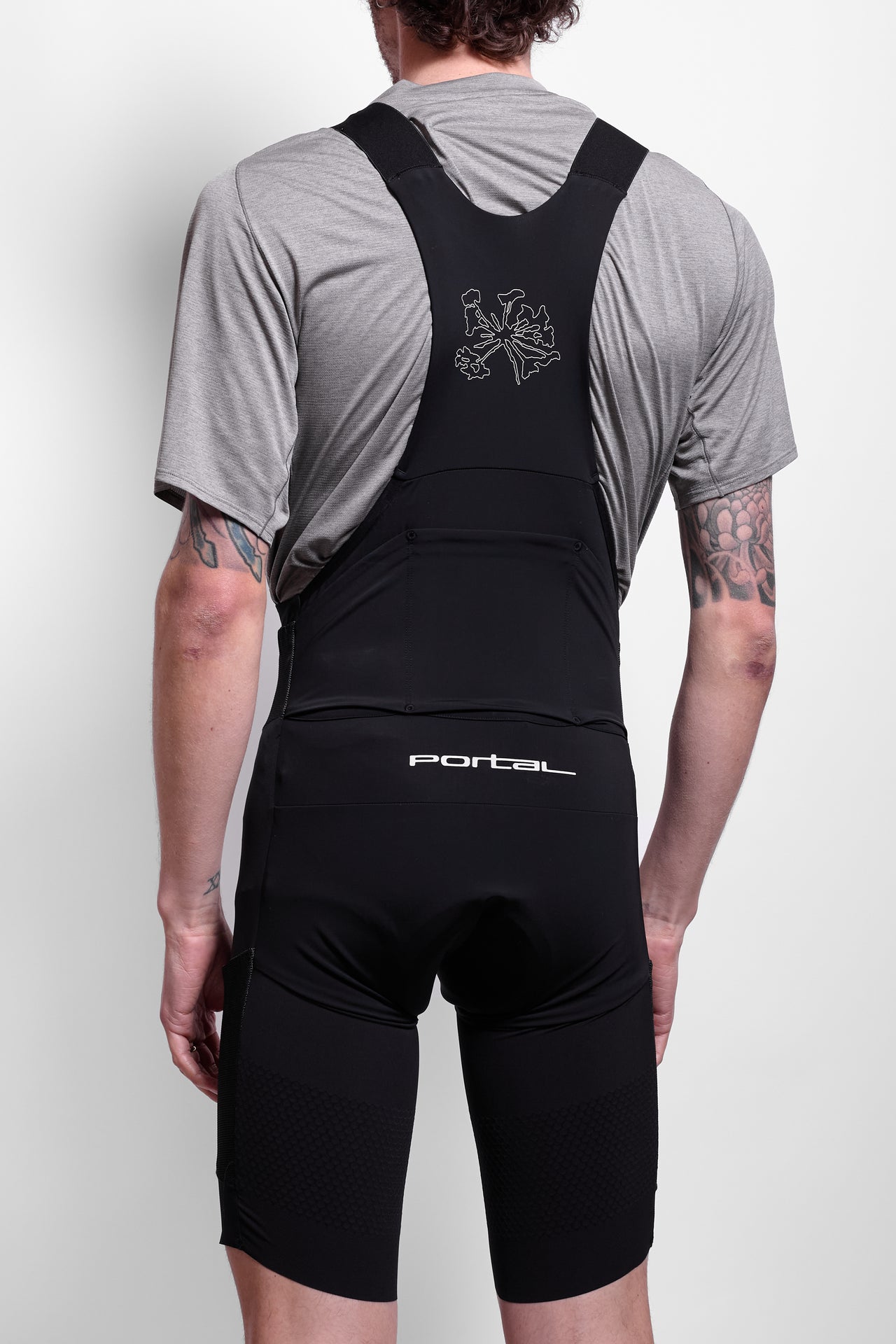 Realm Cargo Short in Black Beauty