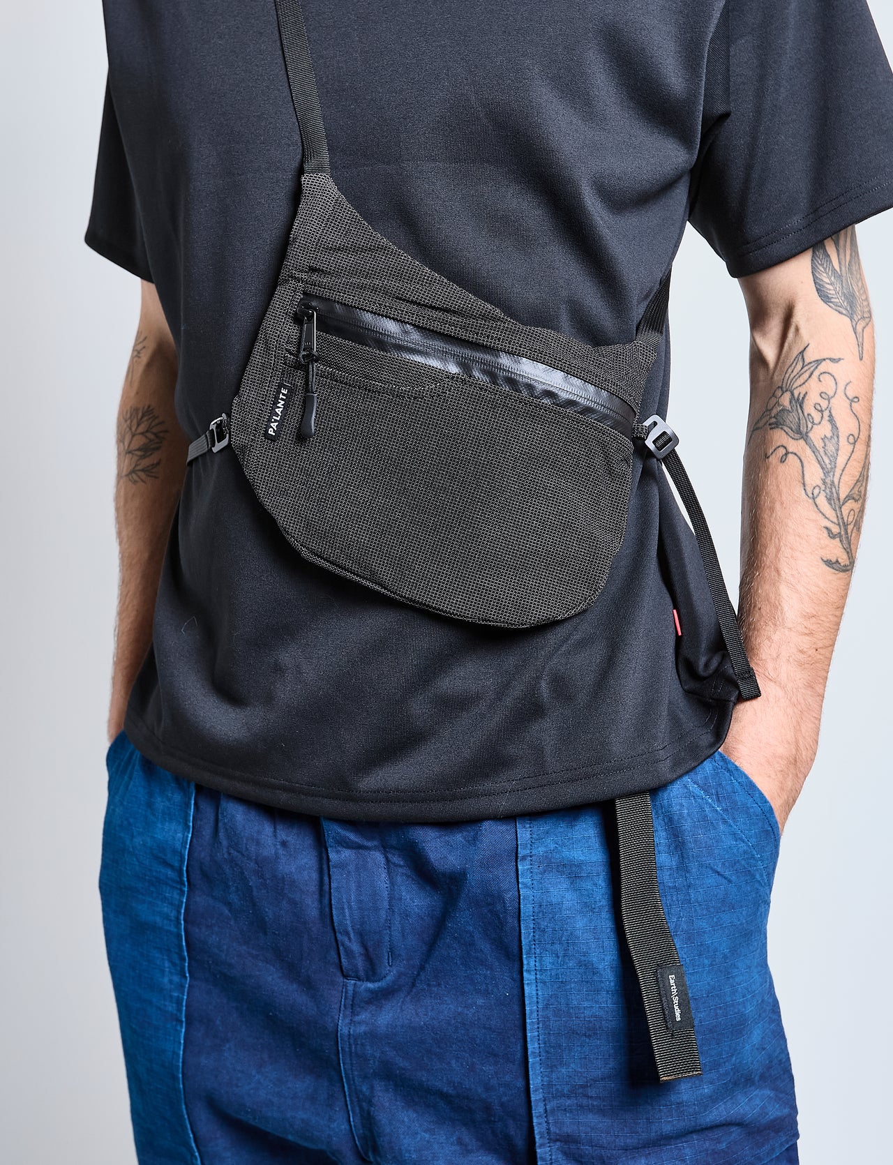Sidebag in Black Grid Mesh