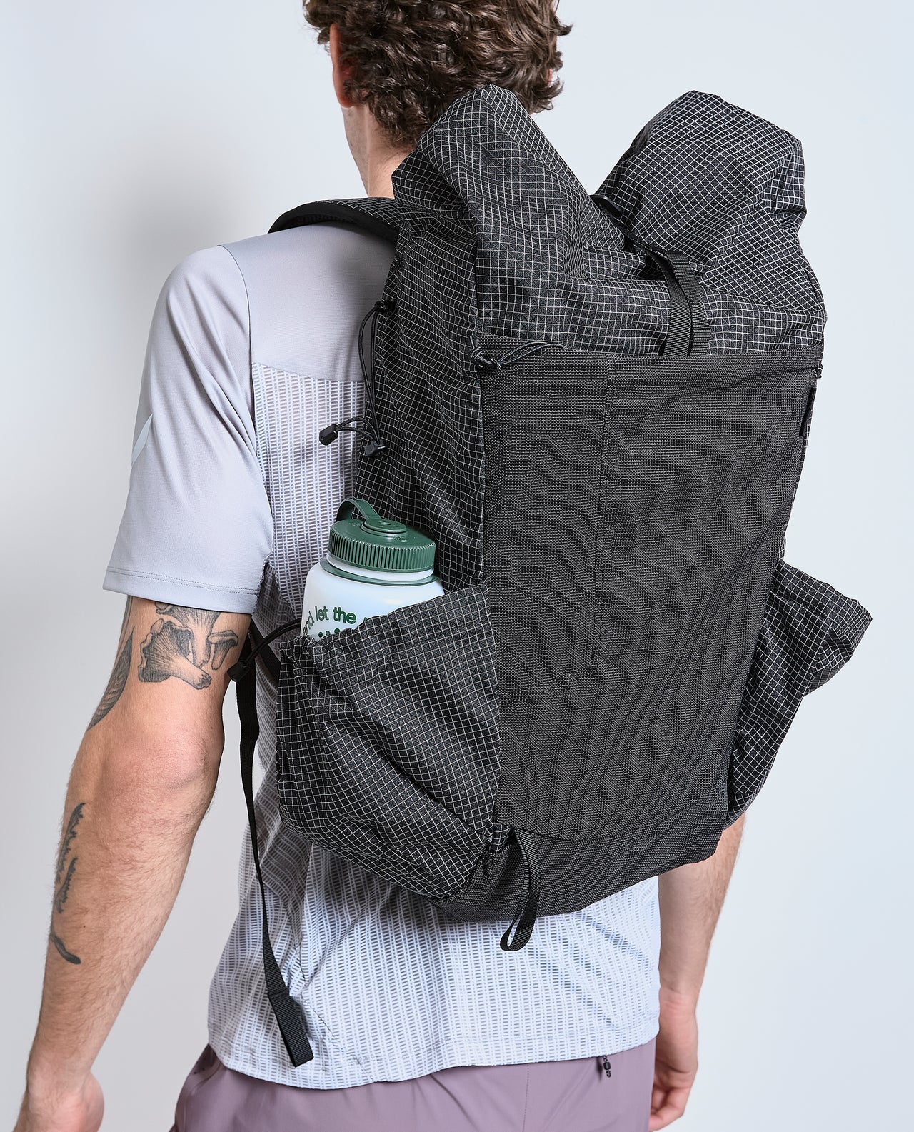 V2 in Black Gridstop