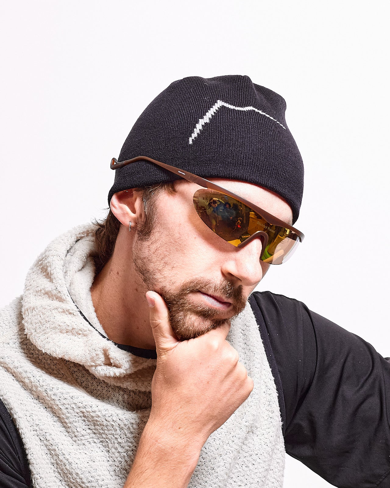 Logo Beanie Short in Black