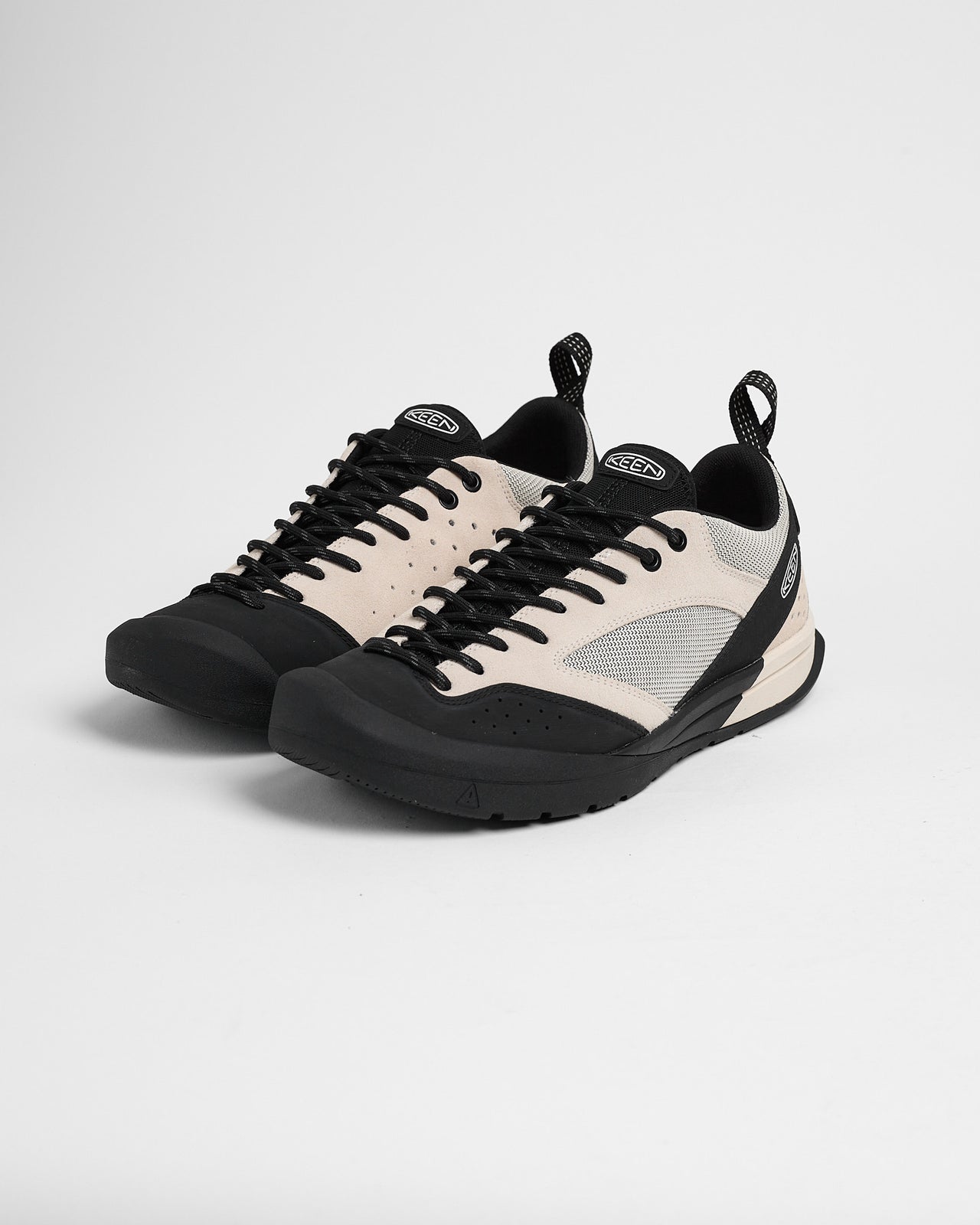 Jasper III in Birch/Black
