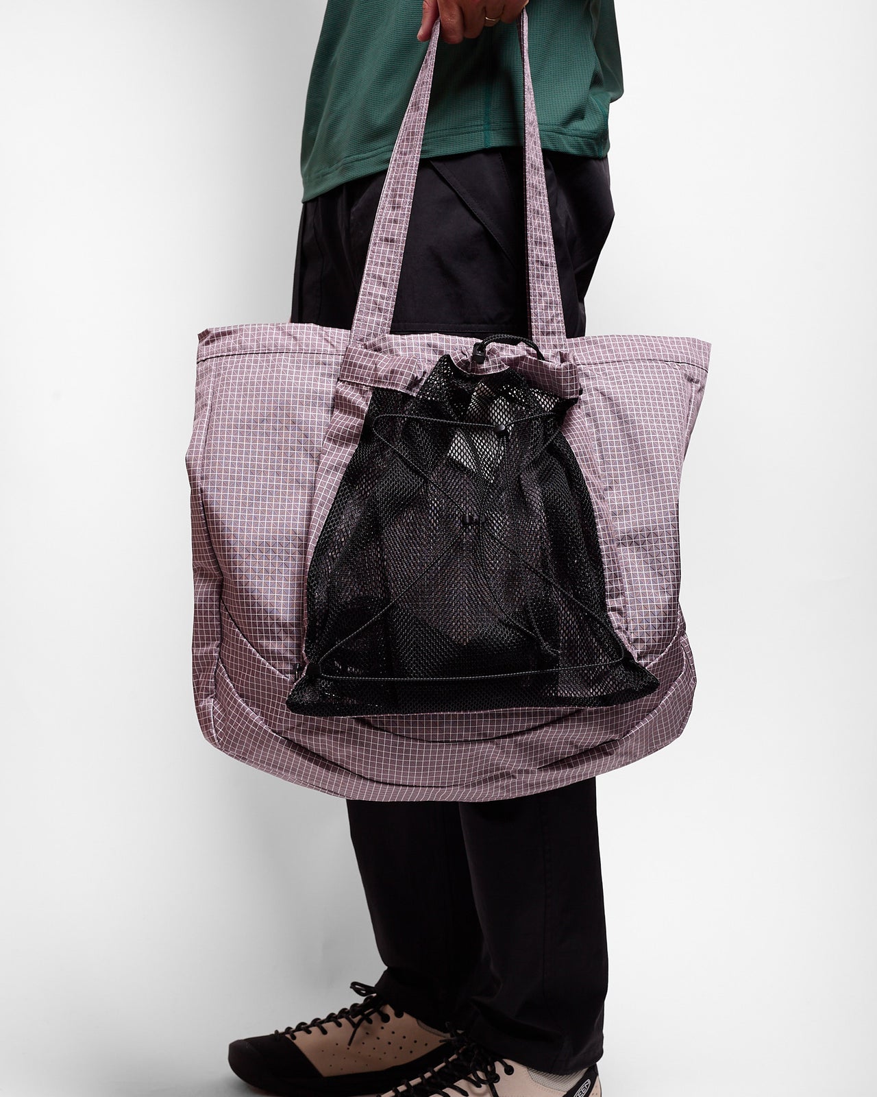 Trail Tote Grid in Red Bean