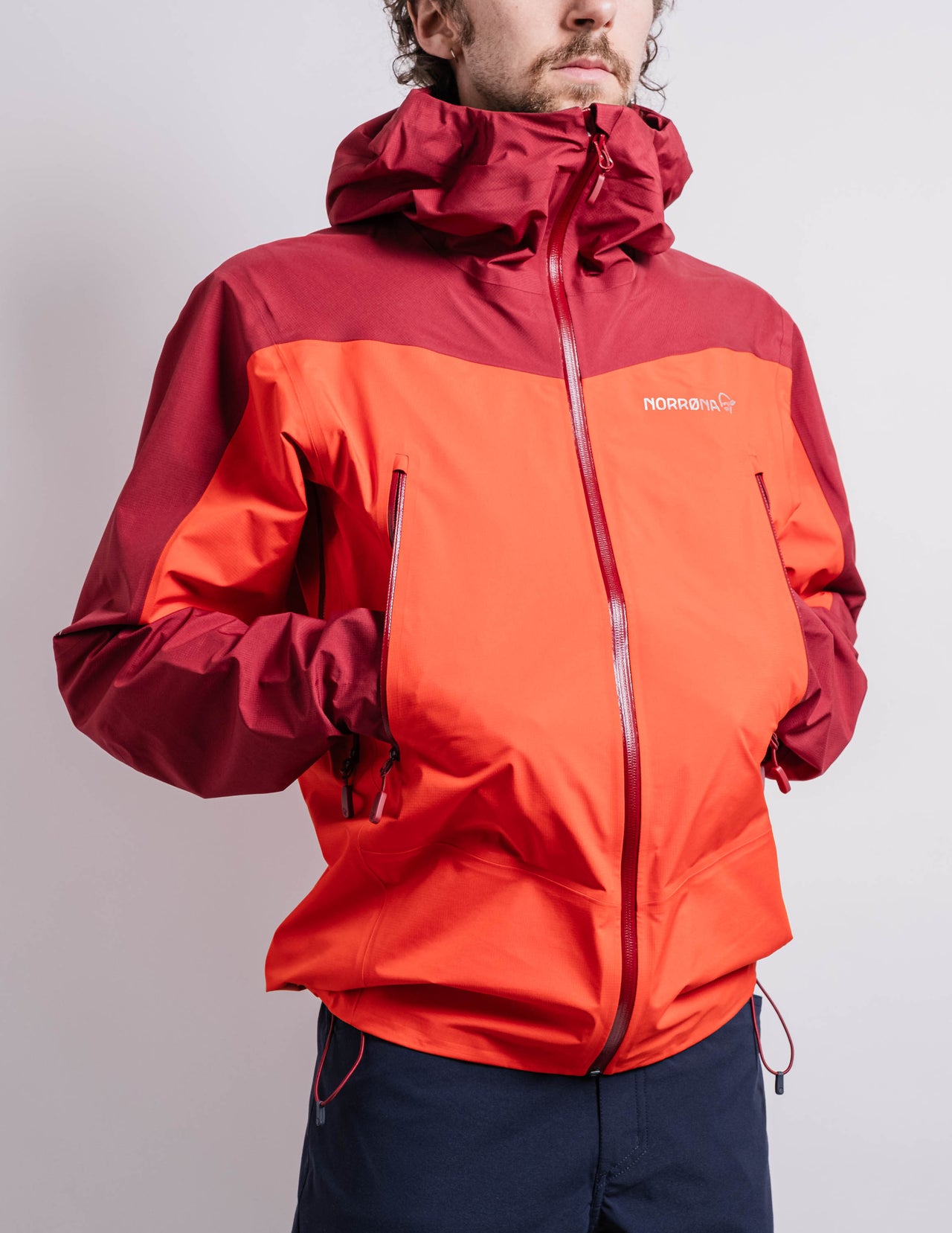 Falketind Gore-Tex Jacket in Arednalin/Rhubarb
