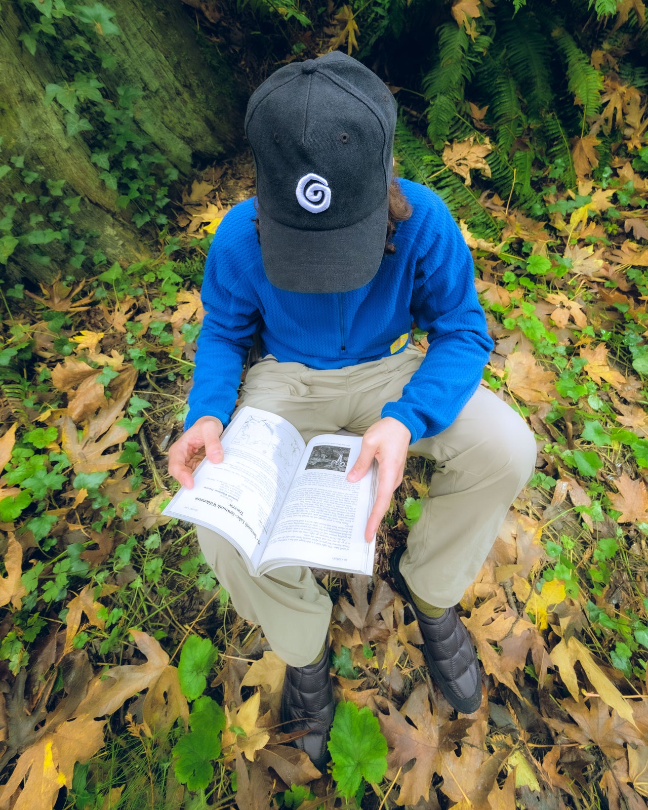 Swirl Logo 5 Panels Cap in Black