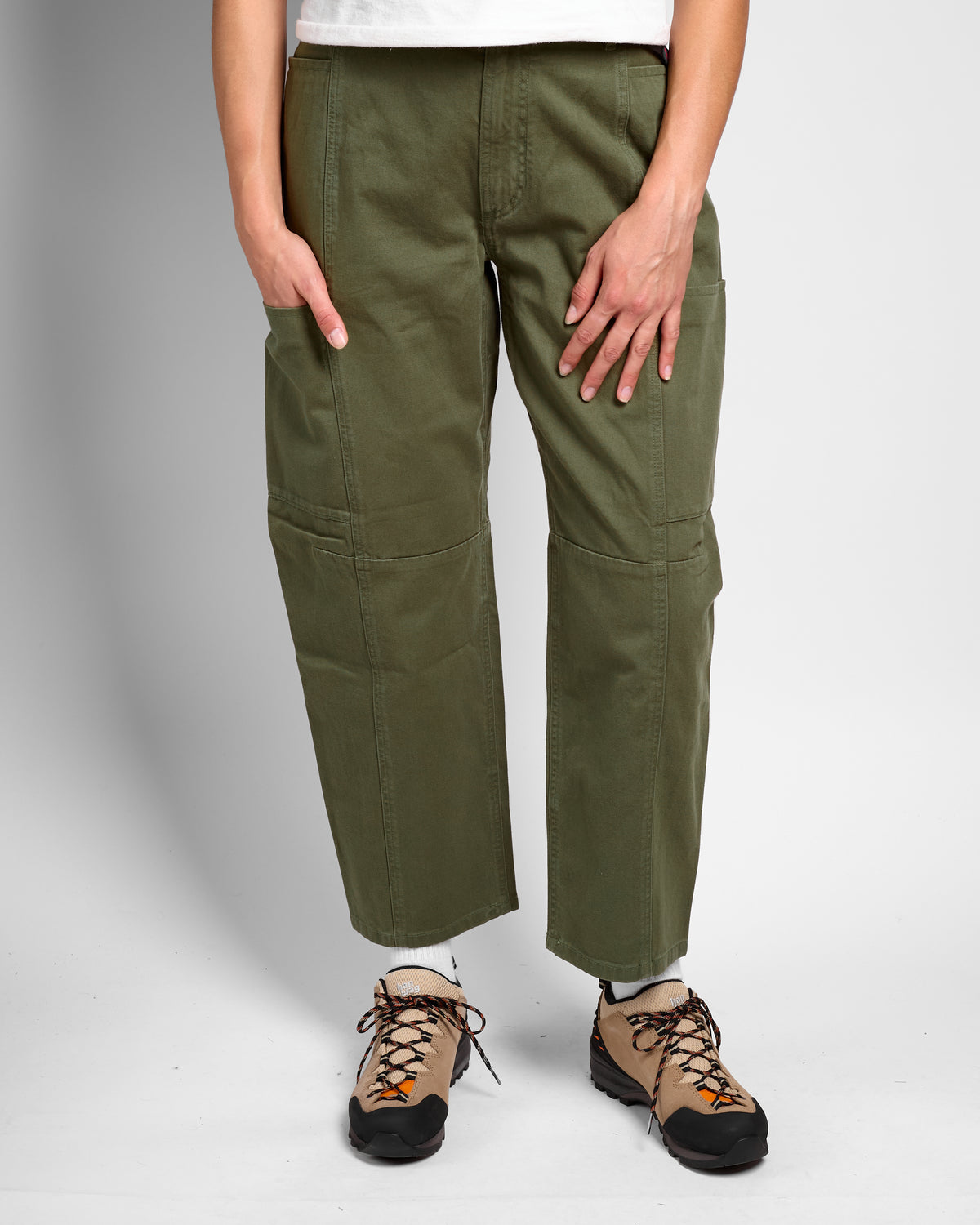 W's Voyager Pant in Olive