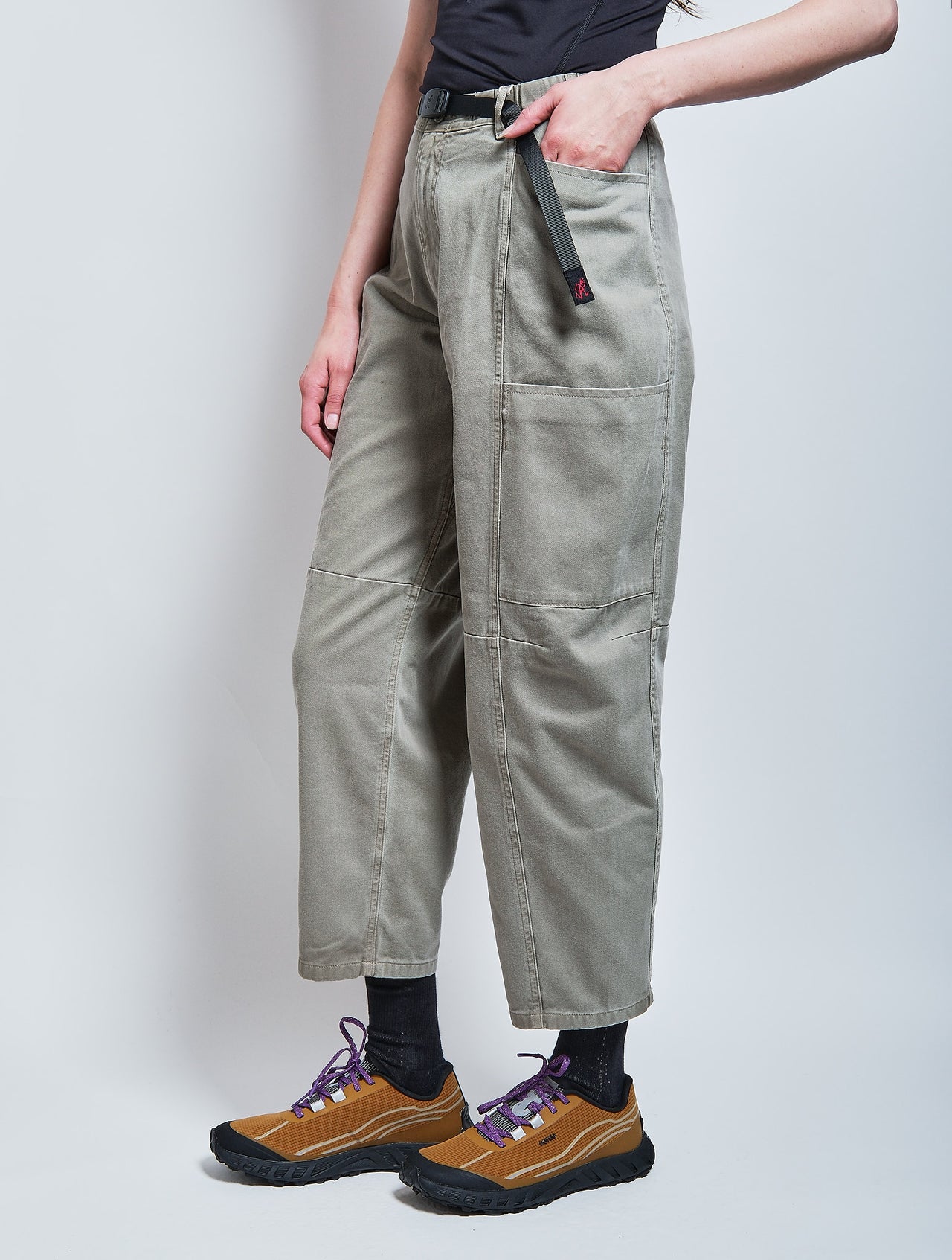 W's Voyager Pant in Pigment Sage Green