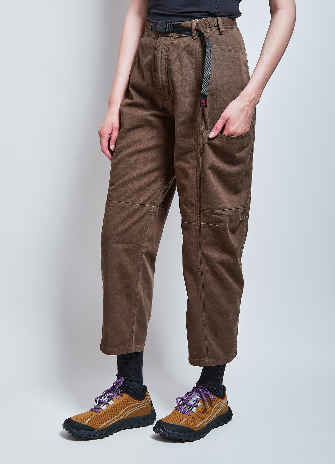 W's Voyager Pant in Dusky Olive