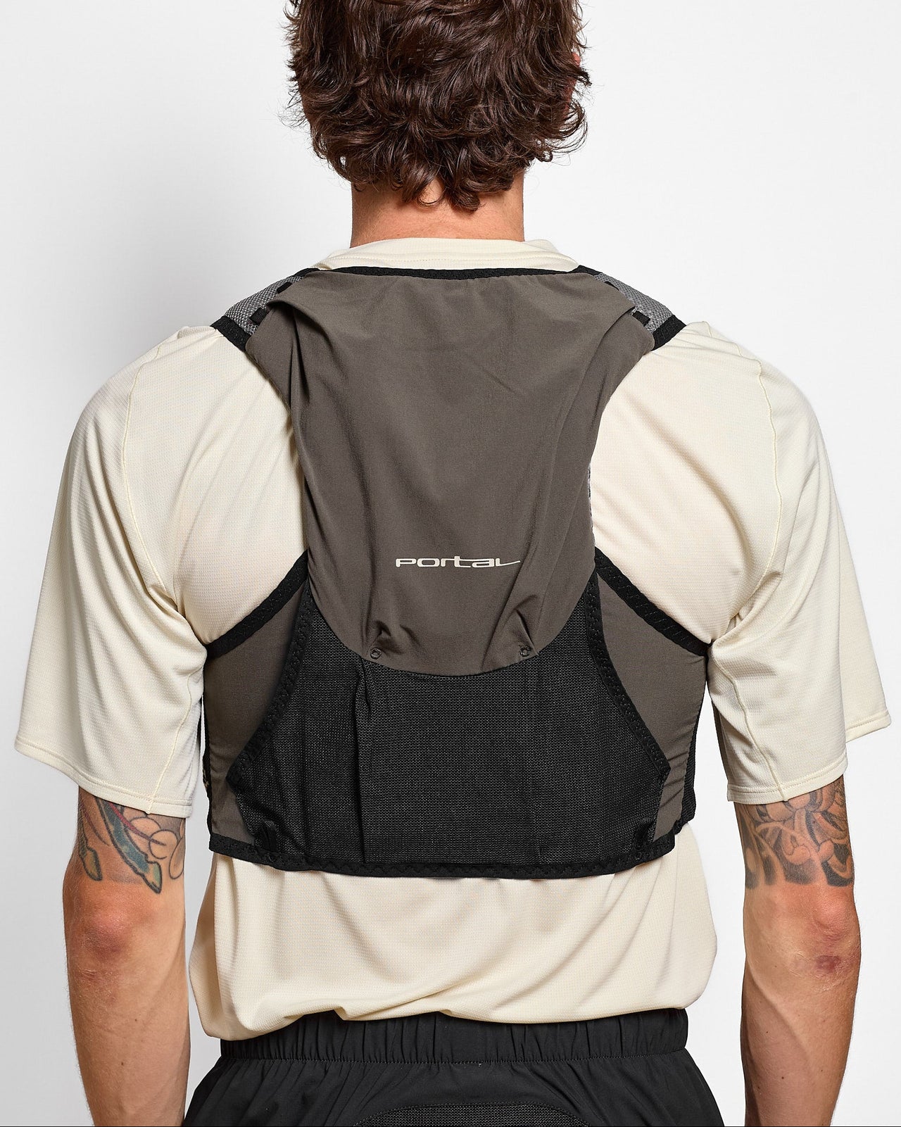 Passage Cargo Vest in Beluga