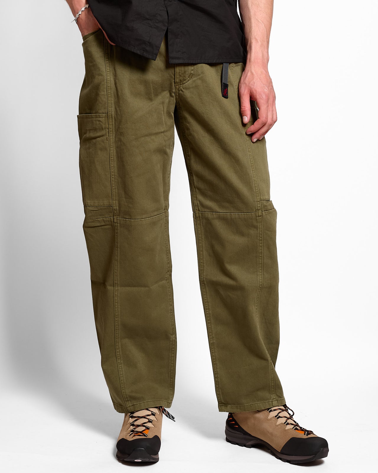 M's Voyager Pant in Army Pigment
