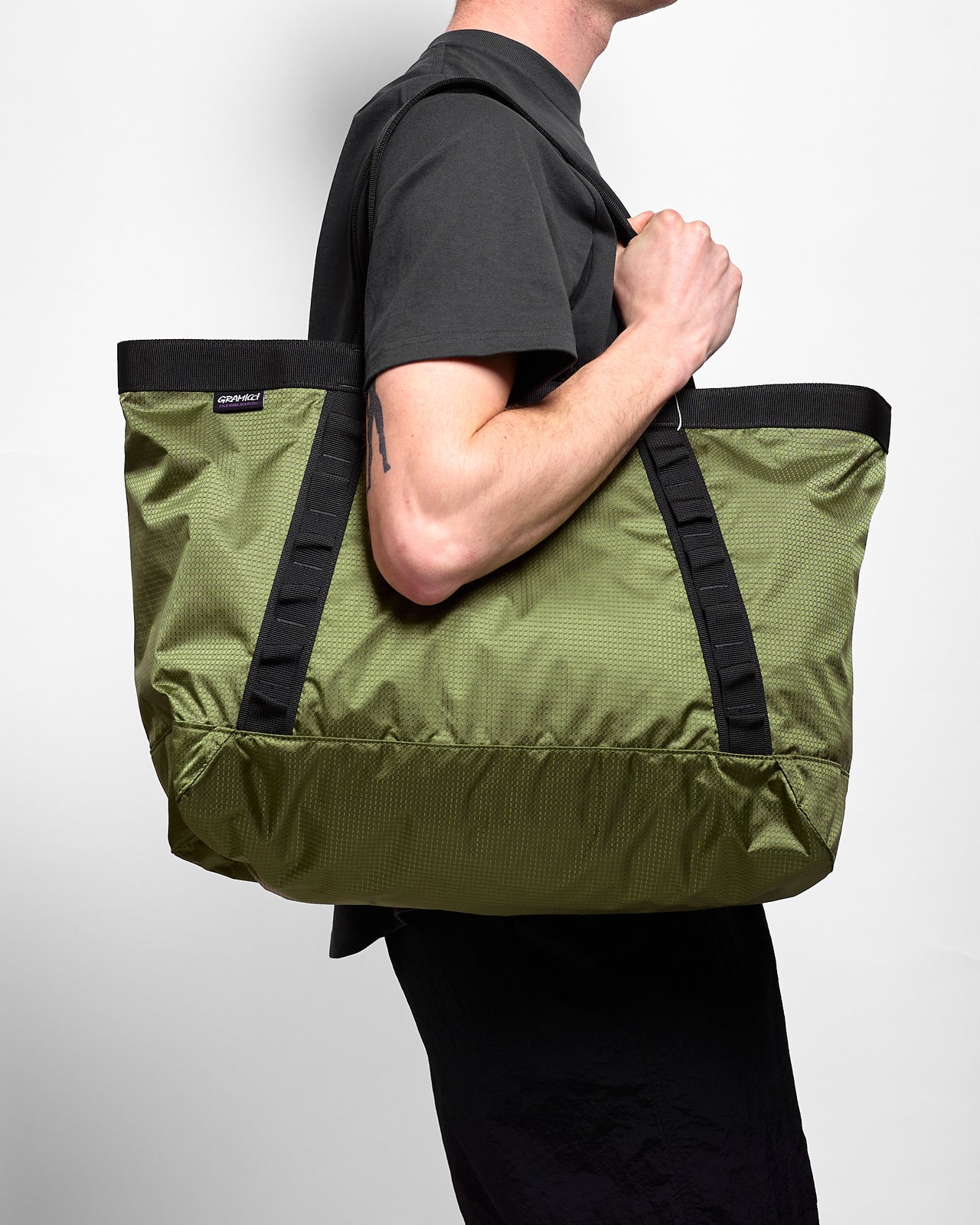 Trail Tote in Olive
