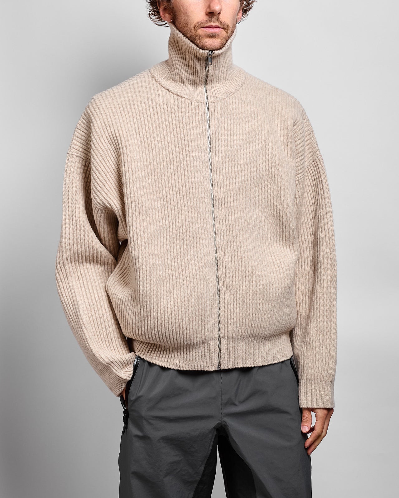 Vonarstræti Zipped Sweater in Feather Grey