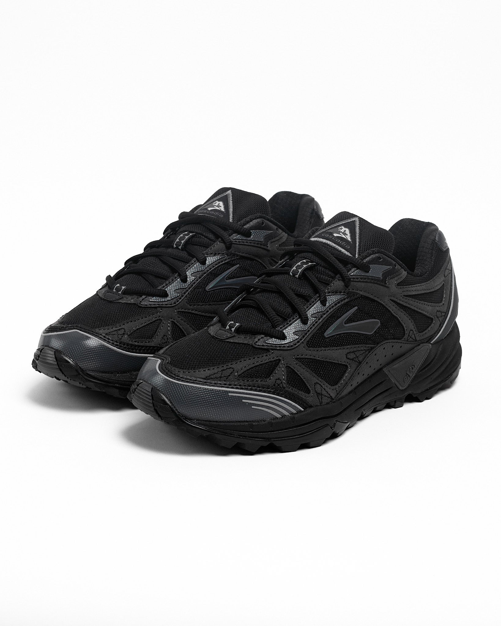 Cascadia 1 in Black/Chameleon ~ Windthrow
