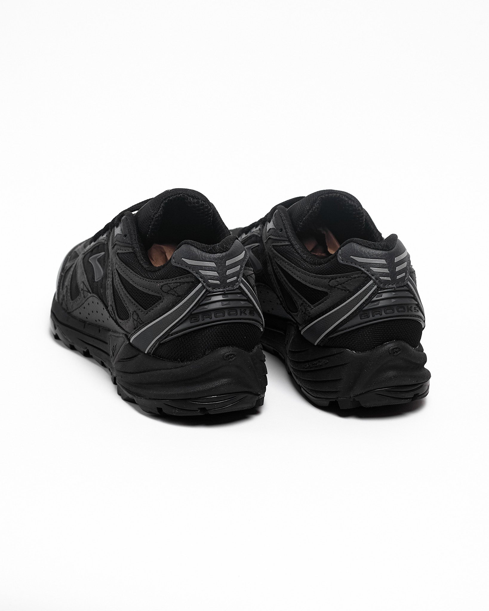 Cascadia 1 in Black/Chameleon ~ Windthrow