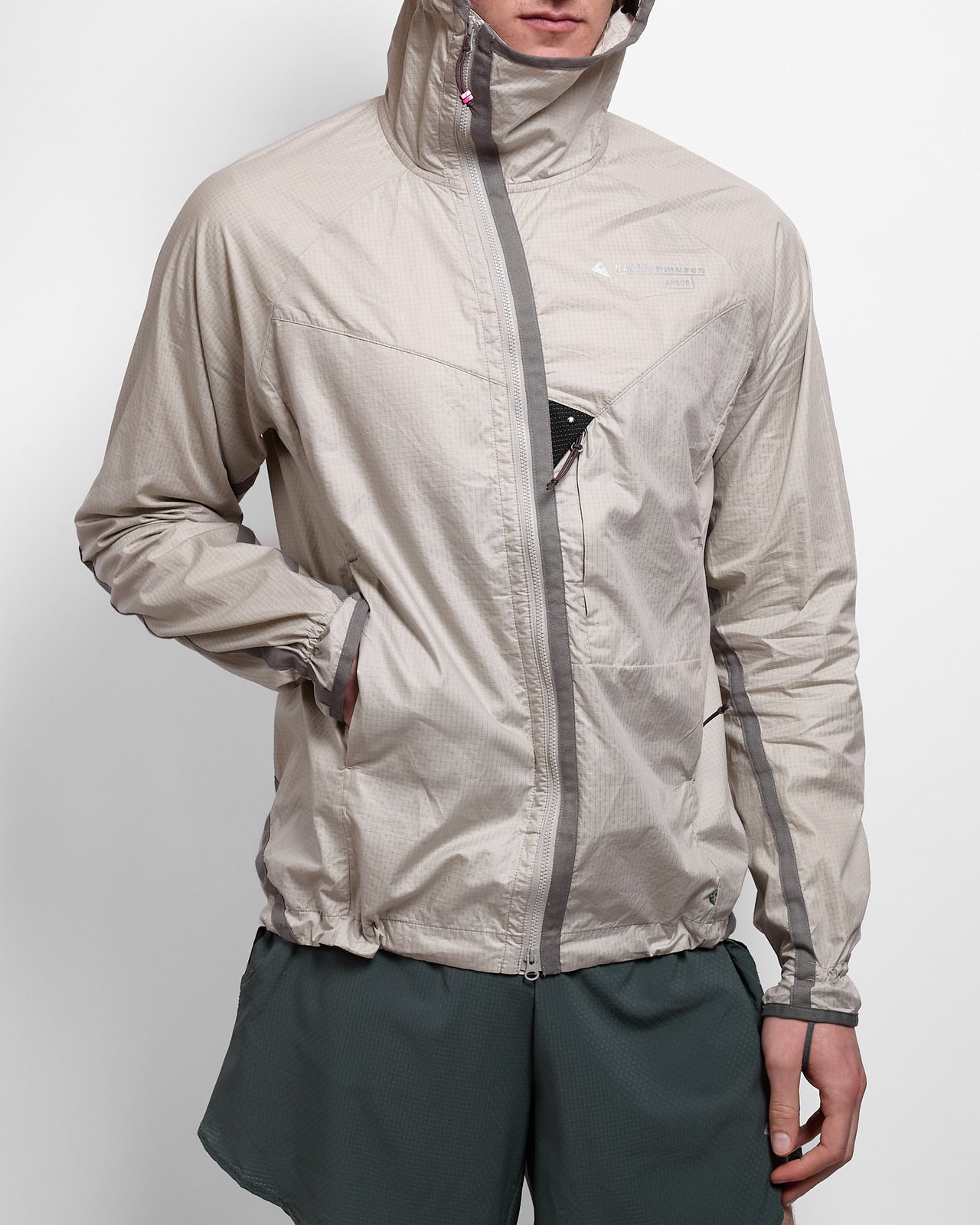 Ansur Hooded Wind Jacket in Dove Raven