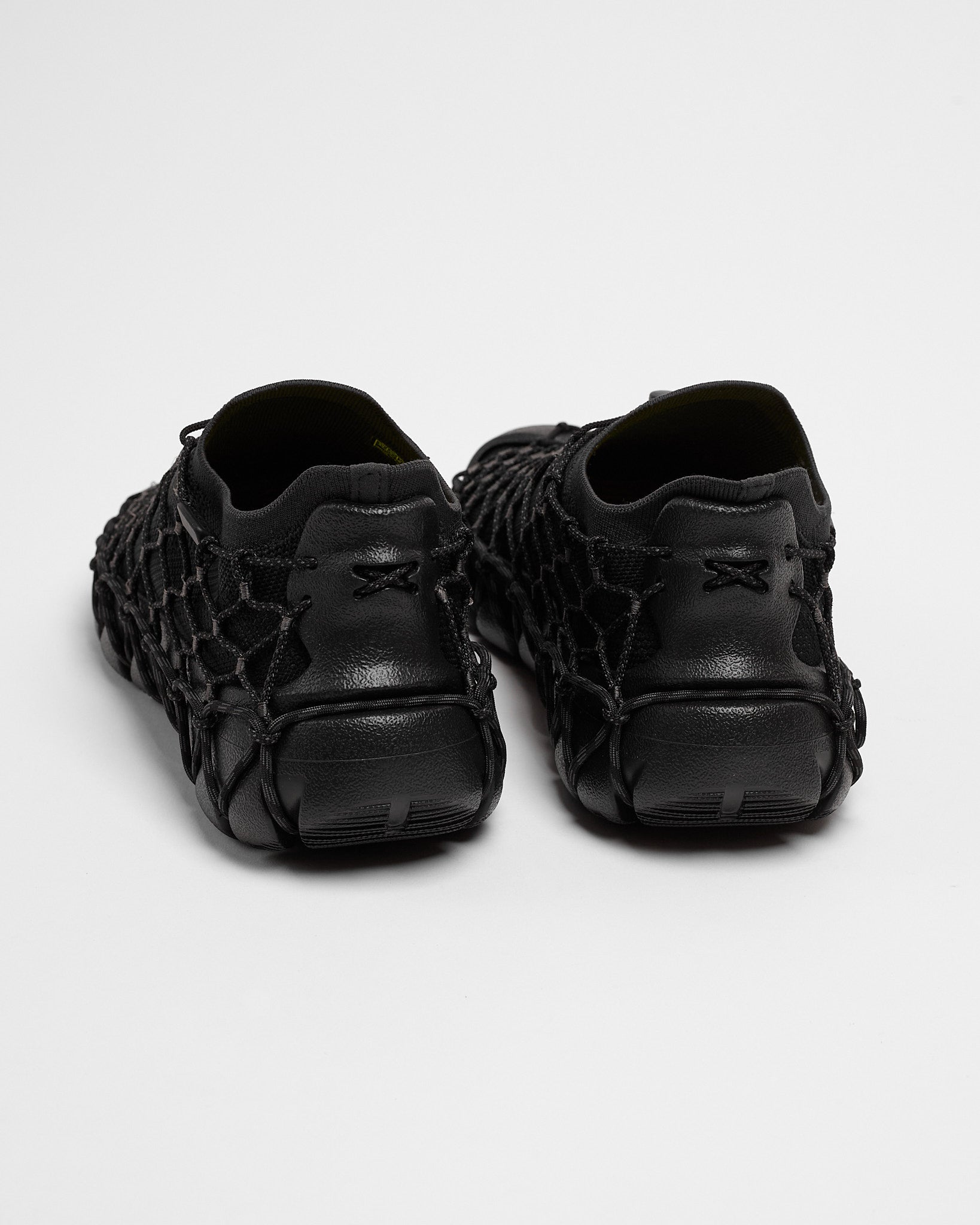 Uneek 360 in Black/Magnet ~ Windthrow