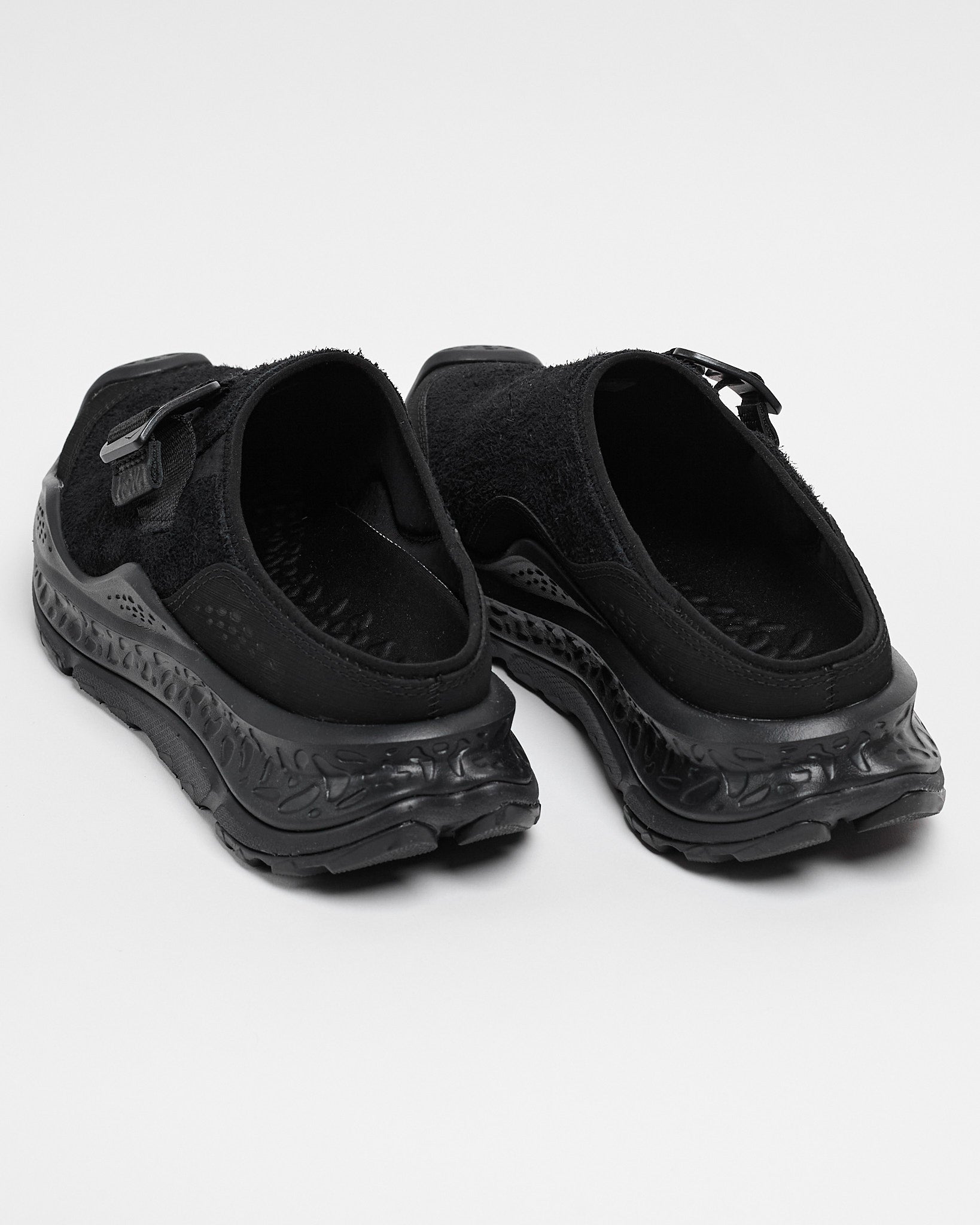 Ora Primo EXT in Black/Black ~ Windthrow