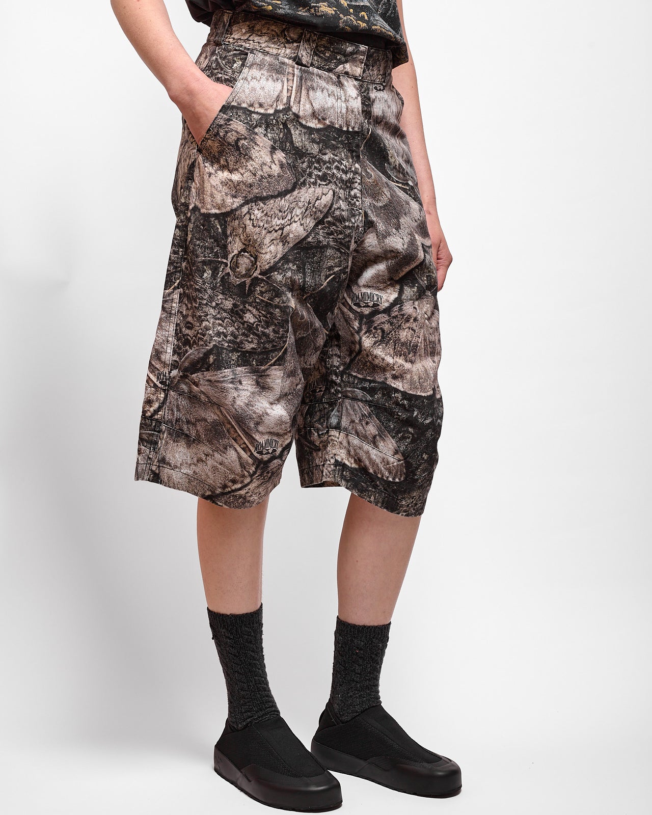 SIERA Moth Print 3/4 Pant in Brown