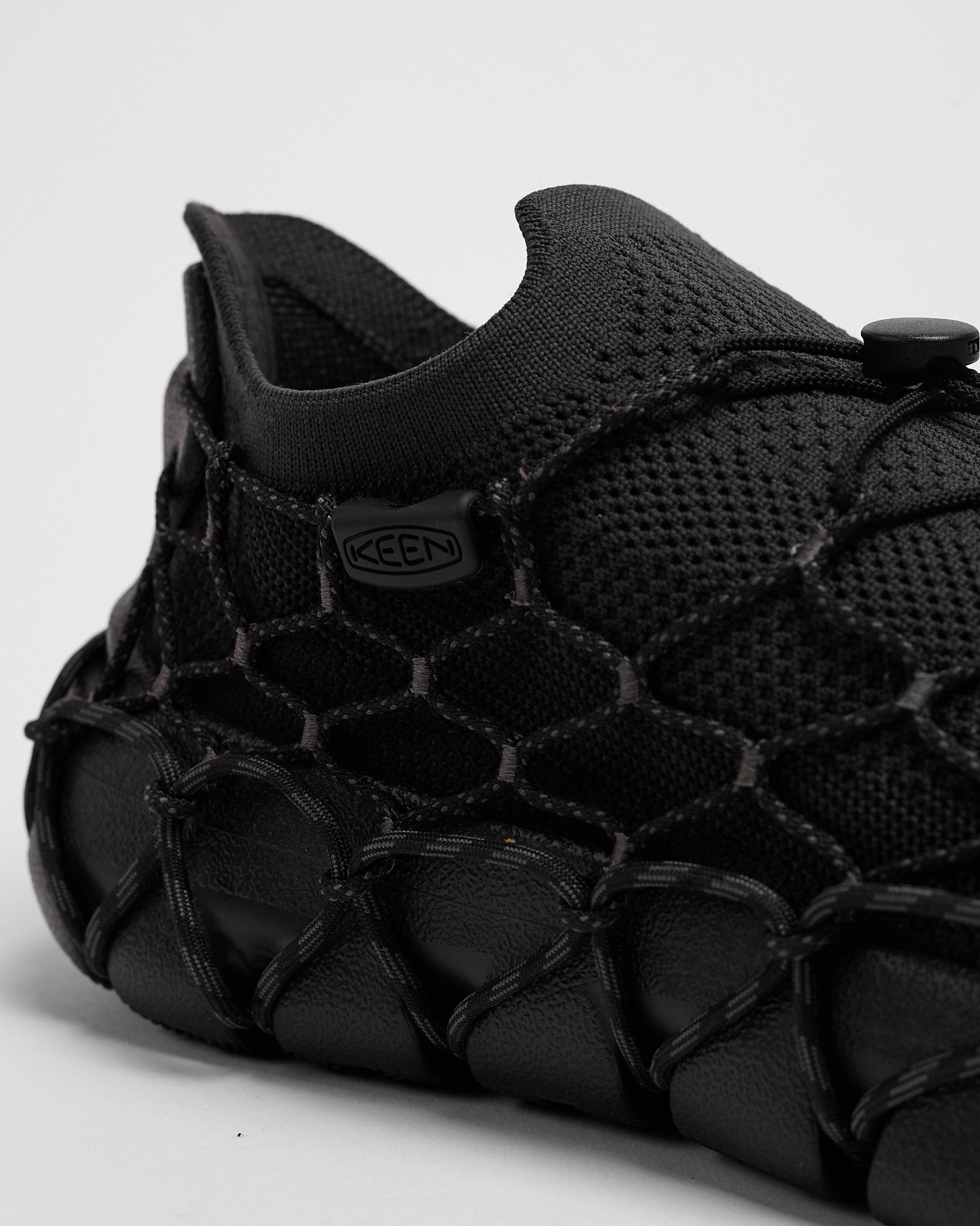 Uneek 360 in Black/Magnet ~ Windthrow