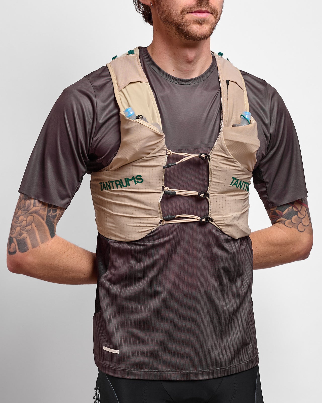 Crest 6 Hydration Vest in Oxford Tan/Green