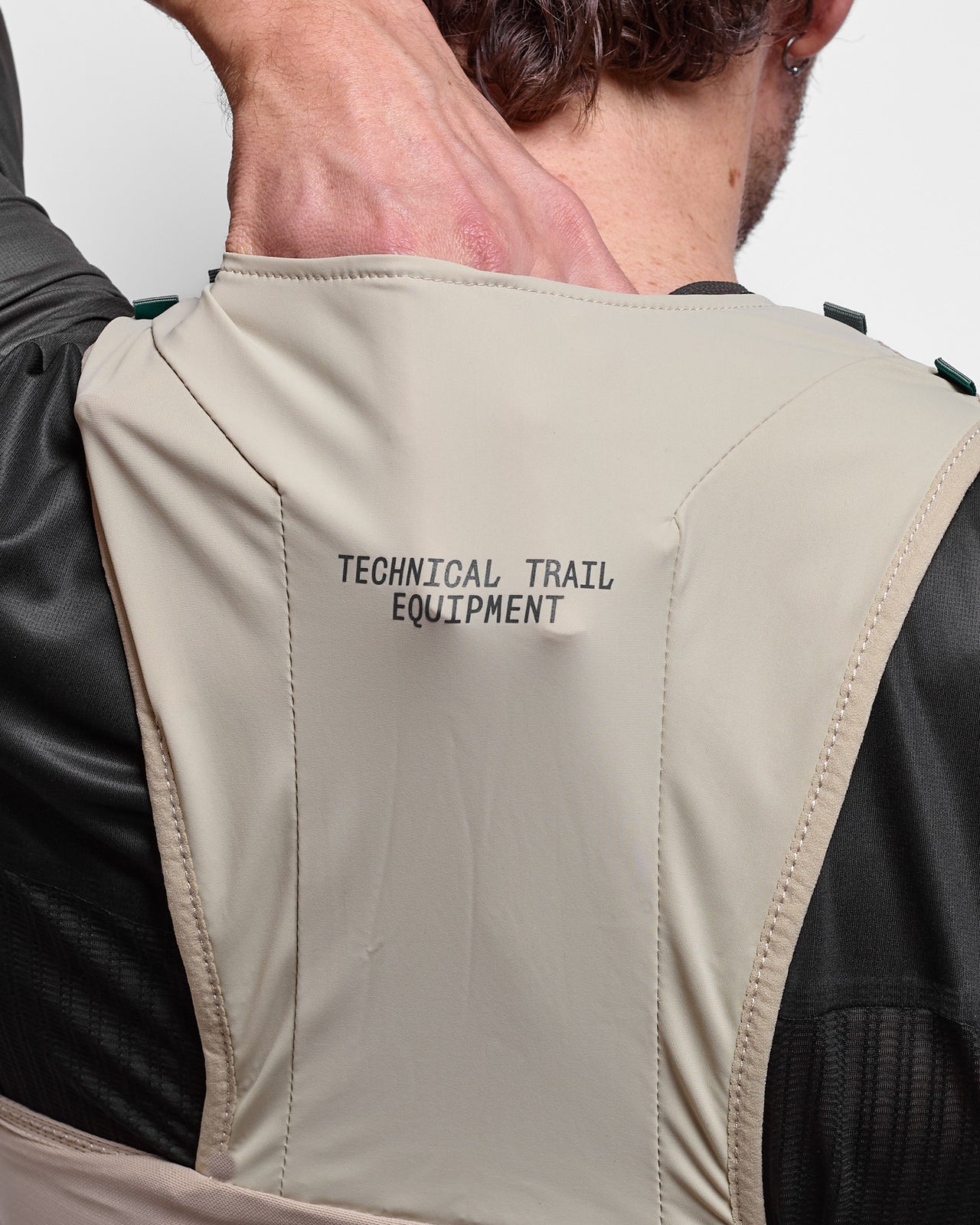 Crest 6 Hydration Vest in Oxford Tan/Green