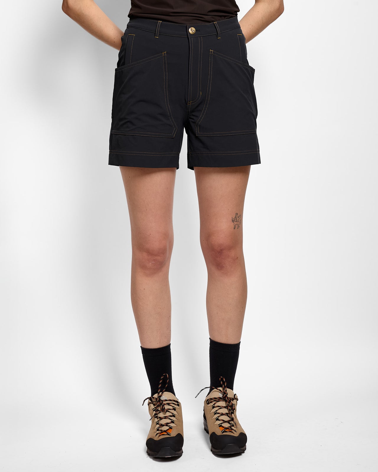 8 Pocket Shorts 02 in Basalt