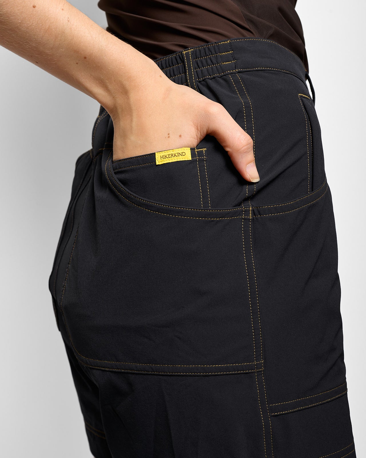 8 Pocket Shorts 02 in Basalt