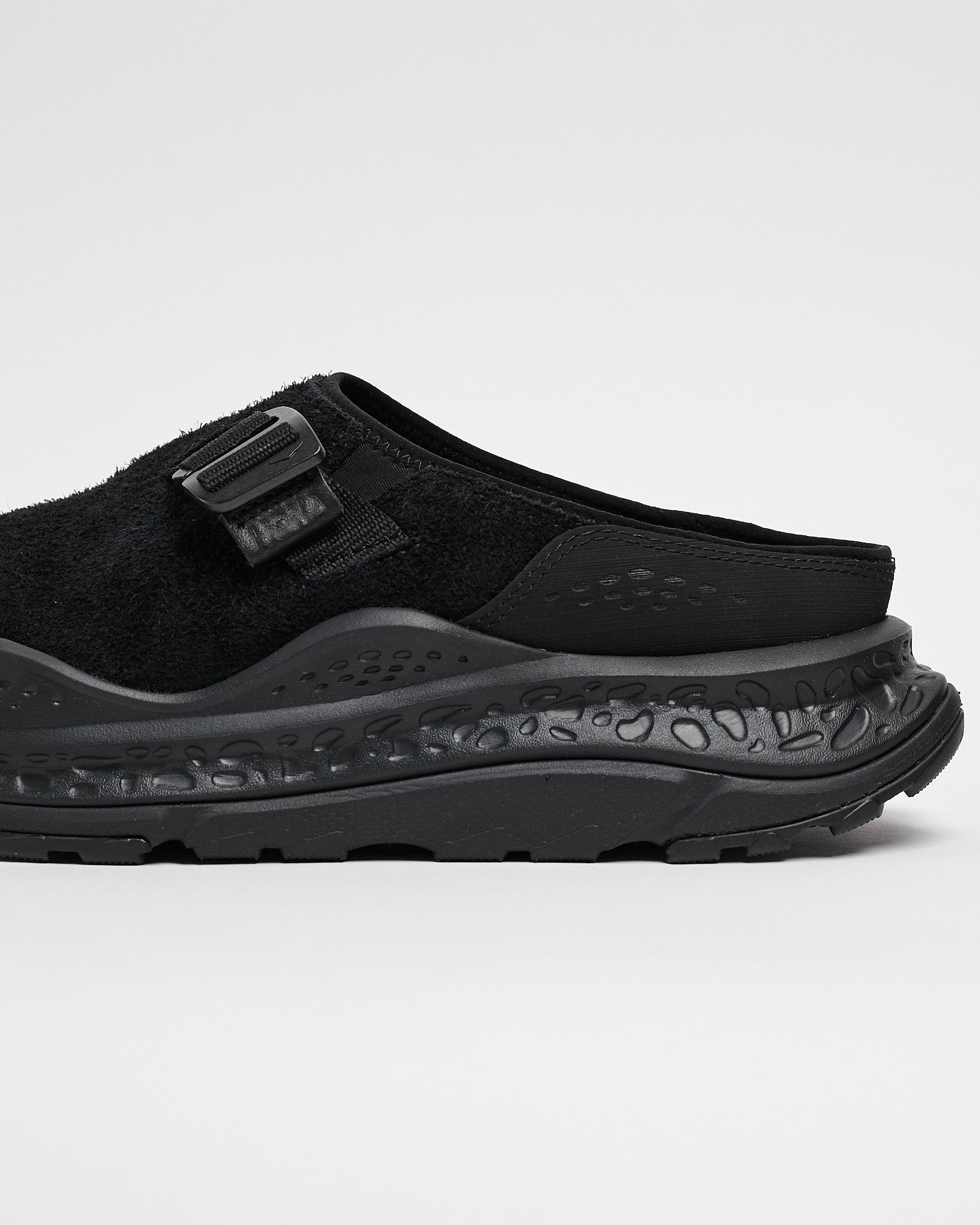 Ora Primo EXT in Black/Black ~ Windthrow