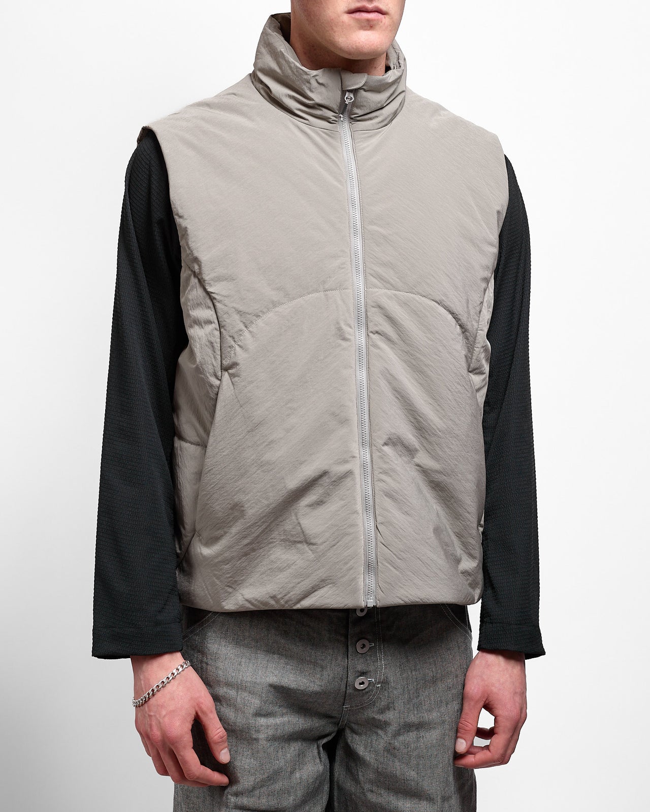 Stirrup Insulated Gilet in Almond Shell