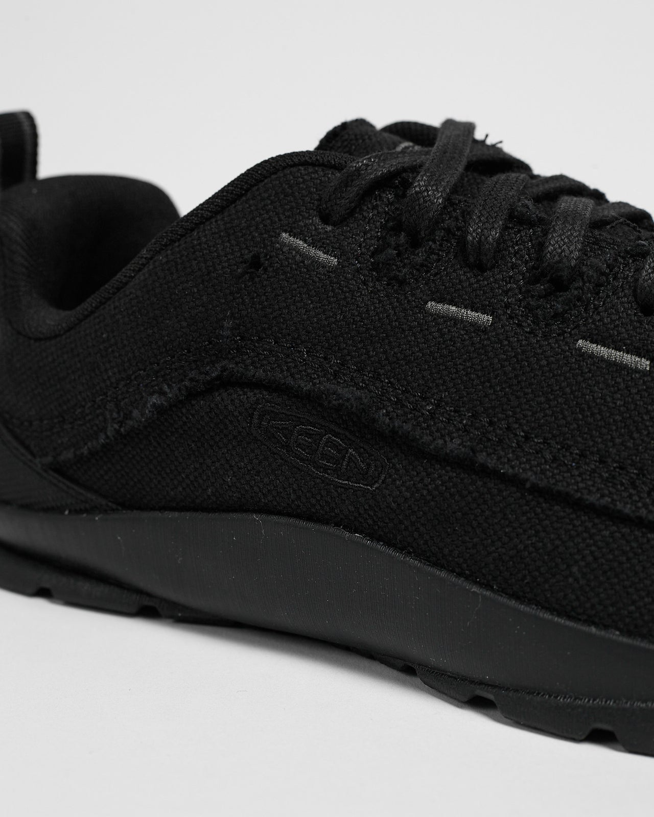 Jasper Split in Black/Black