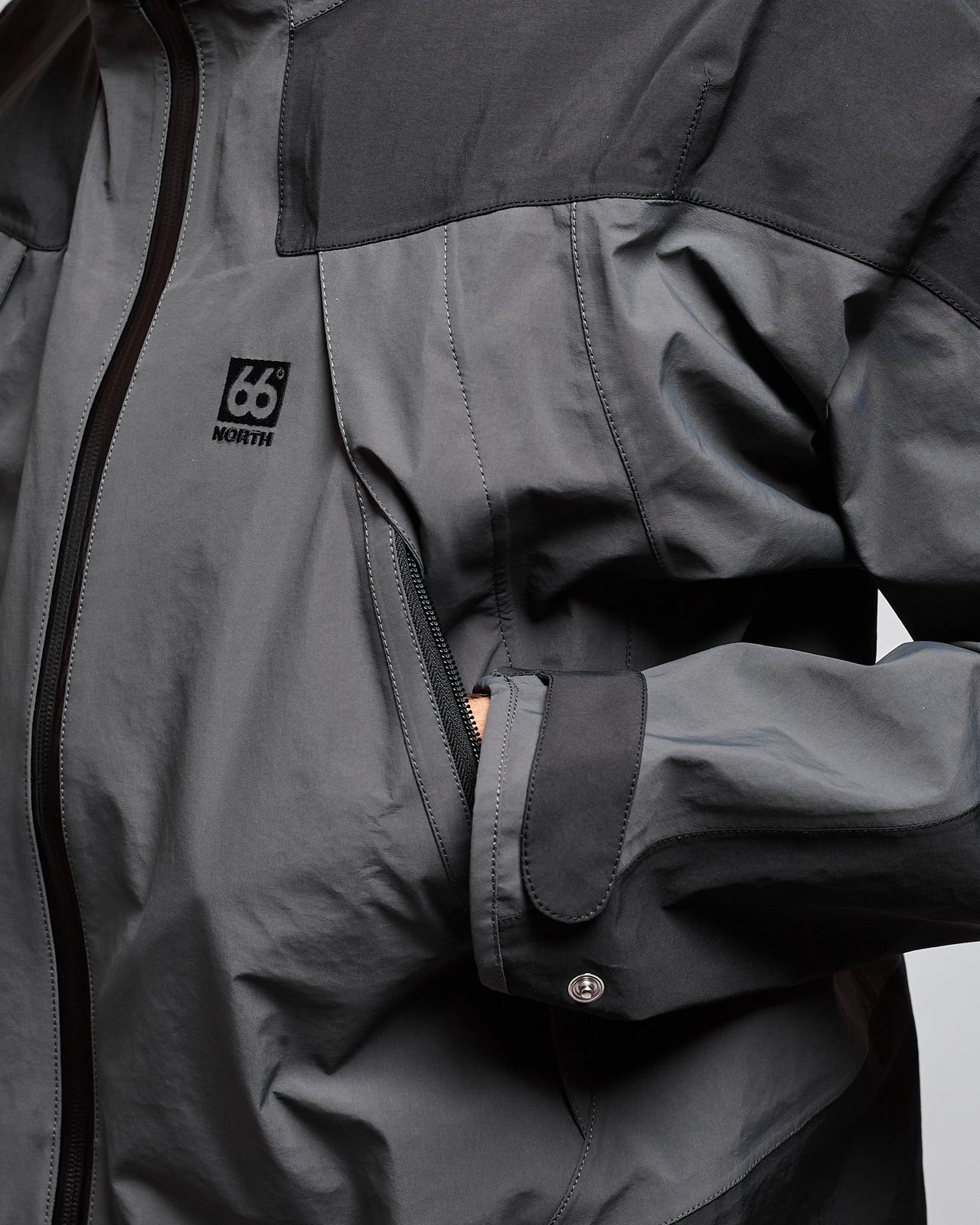 Dyngja Shell Jacket in Black