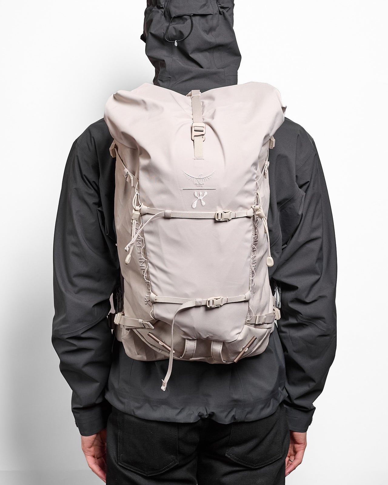 Osprey x Houdini Allt 20L Pack in Sandstorm
