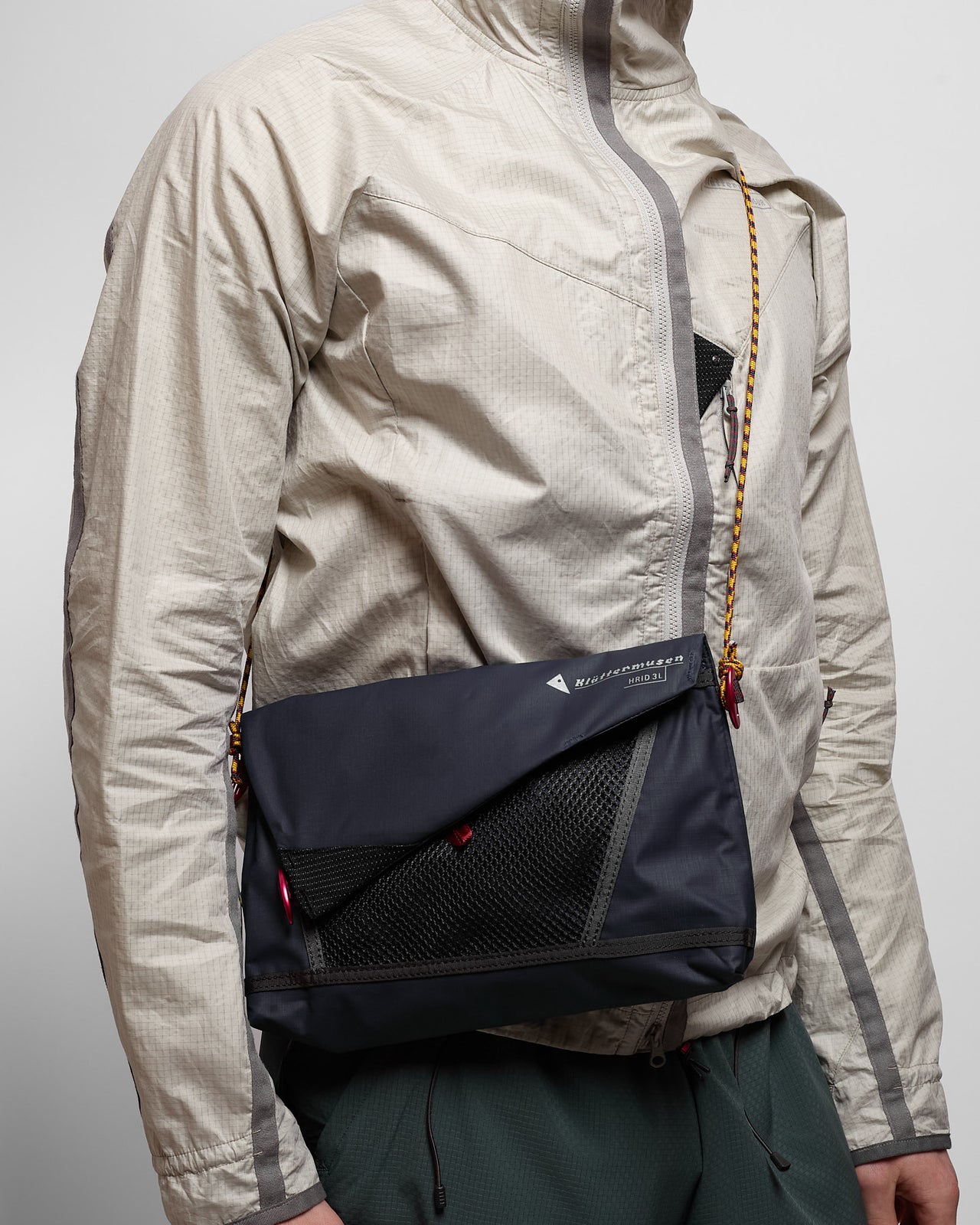 Hrid 3L Waterproof Accessory Bag in Dark Hights