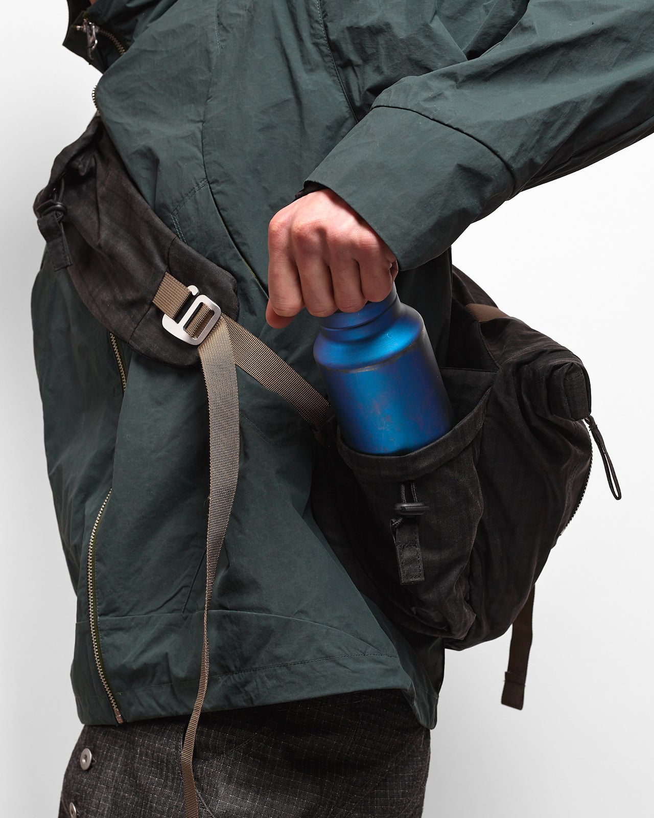 Bubble-Roll Wax Messenger Bag in Grey Plaid