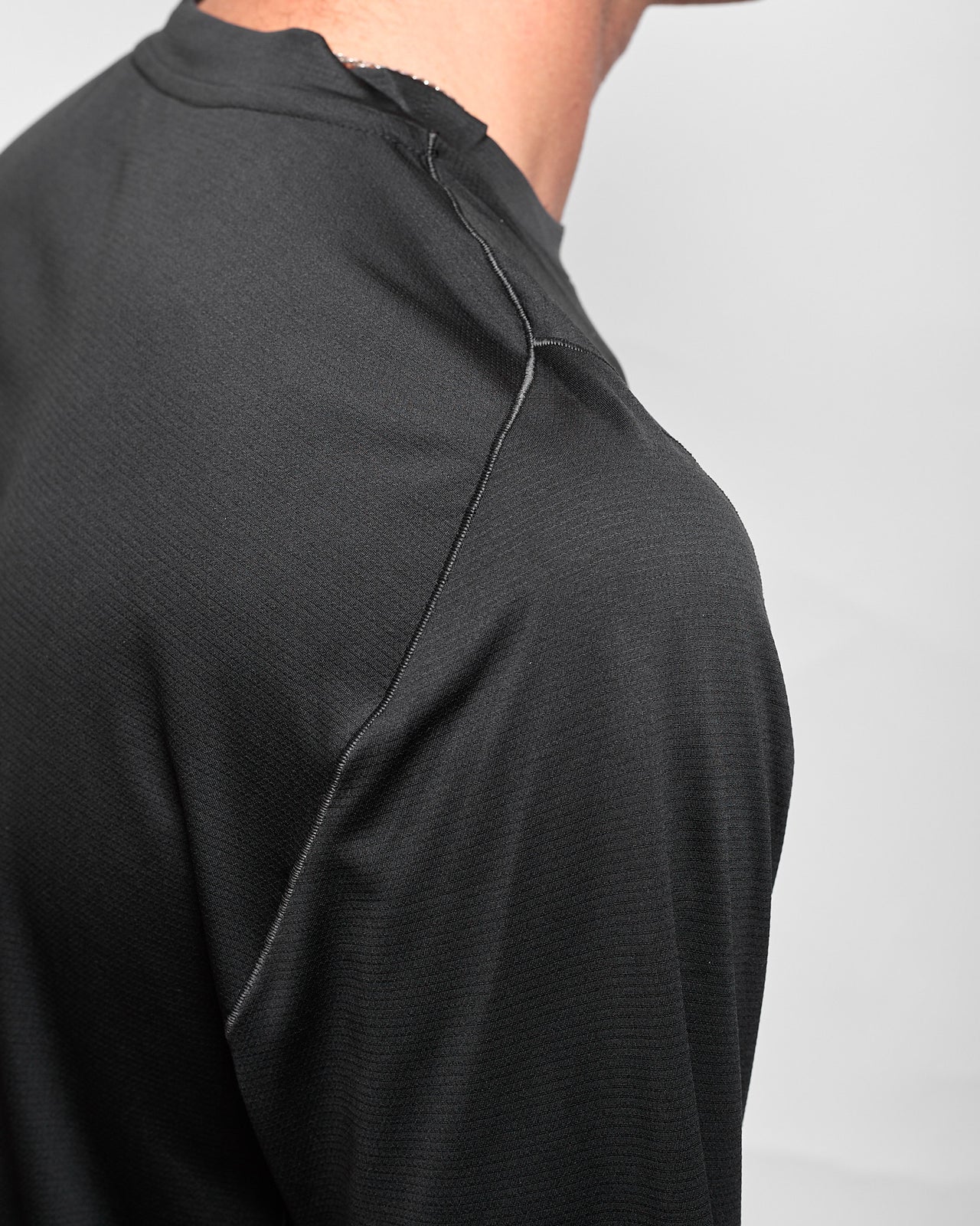 Lateral Peak SS T in Black Beauty