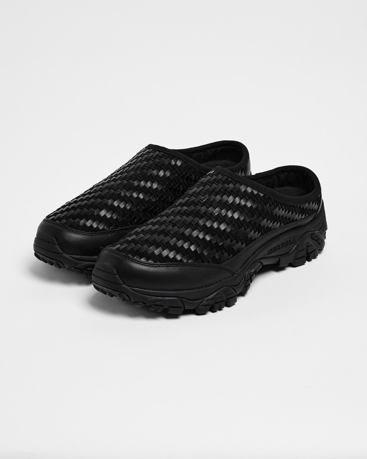 Moab 2 Slide Leather Woven 1TRL in Black