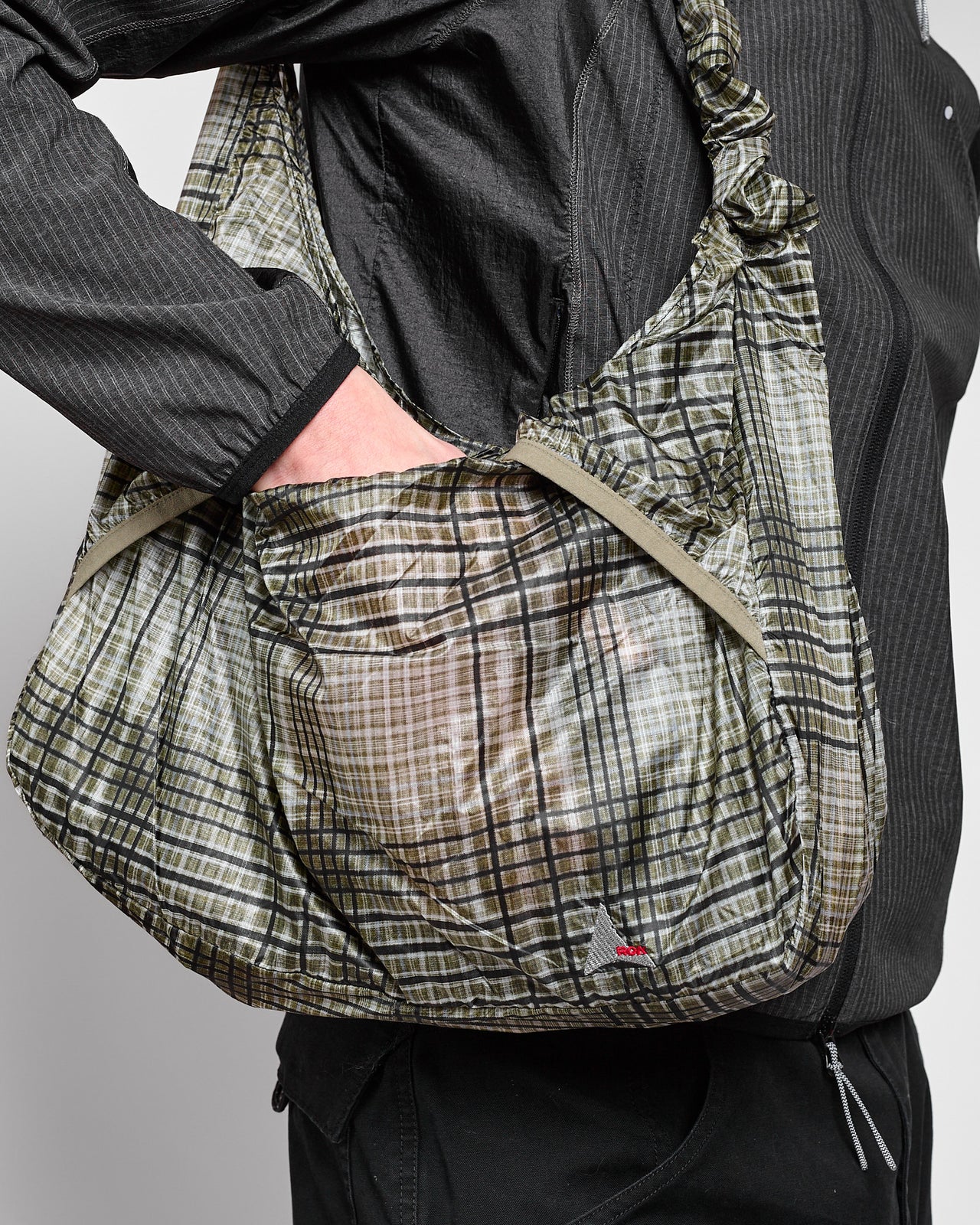 LAKI Packable Knot Bag in Black/Green