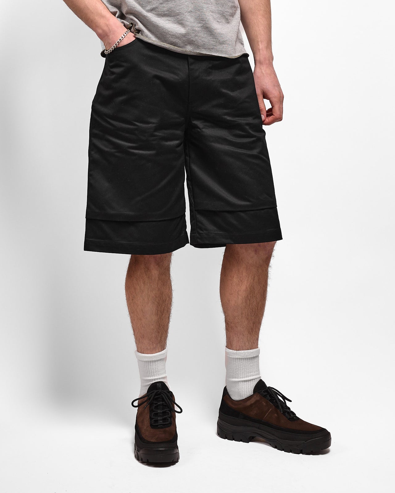 Loop Claw Short in Twill Black