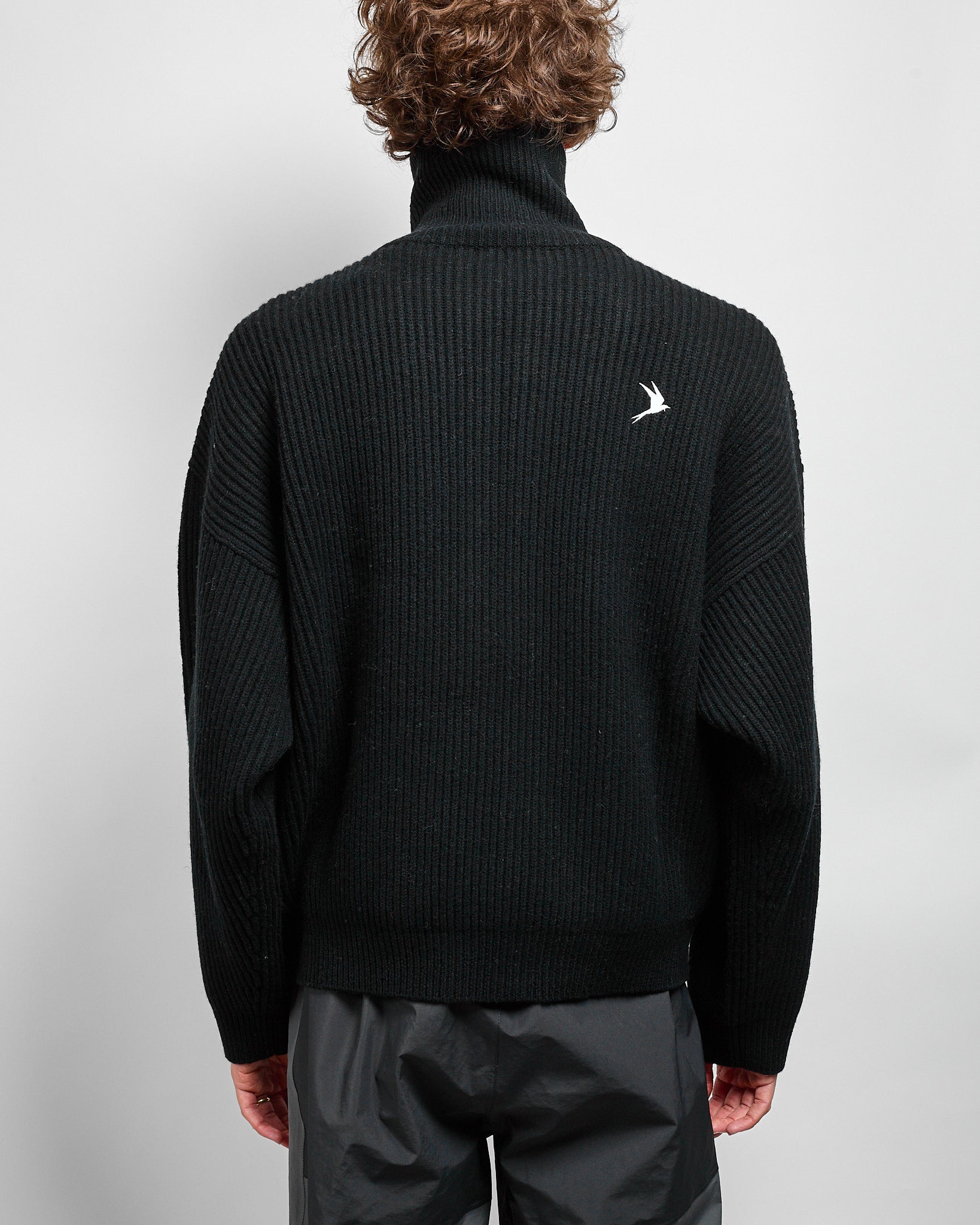 Vonarstræti Zipped Sweater in Black ~ Windthrow